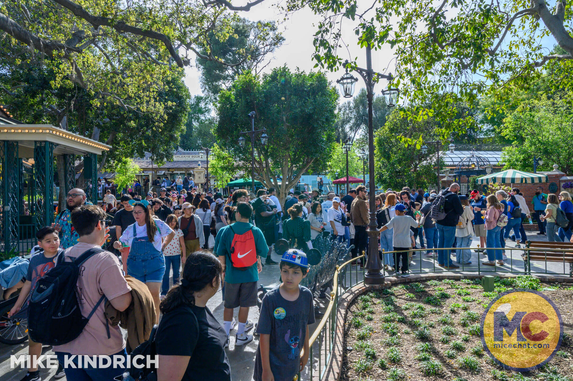 , DISNEYLAND UPDATE: Packed Parks, Show Shuttered & A Galaxy Too Far