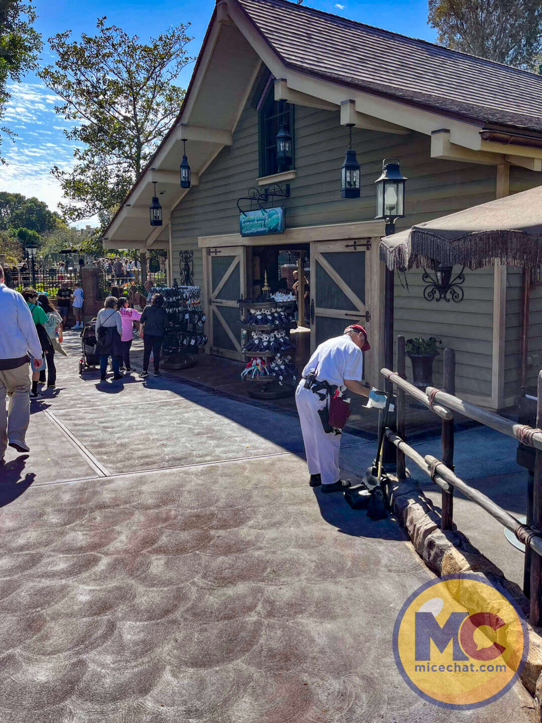 , DISNEYLAND UPDATE: Crowd Crush, Festival Feasts & Disneyland Delays