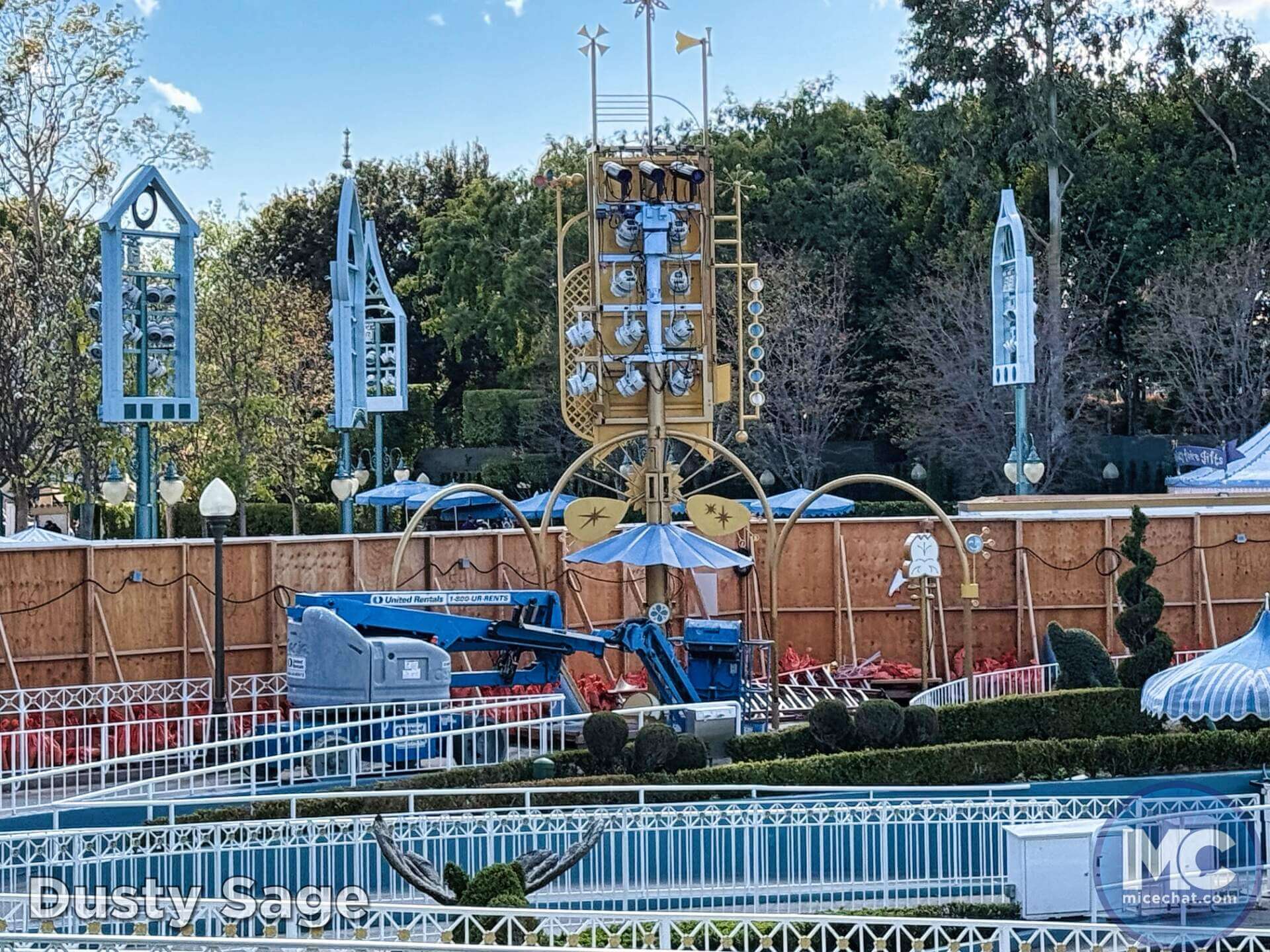 , DISNEYLAND UPDATE: A Hint of Green & A Wee Bit of Woe
