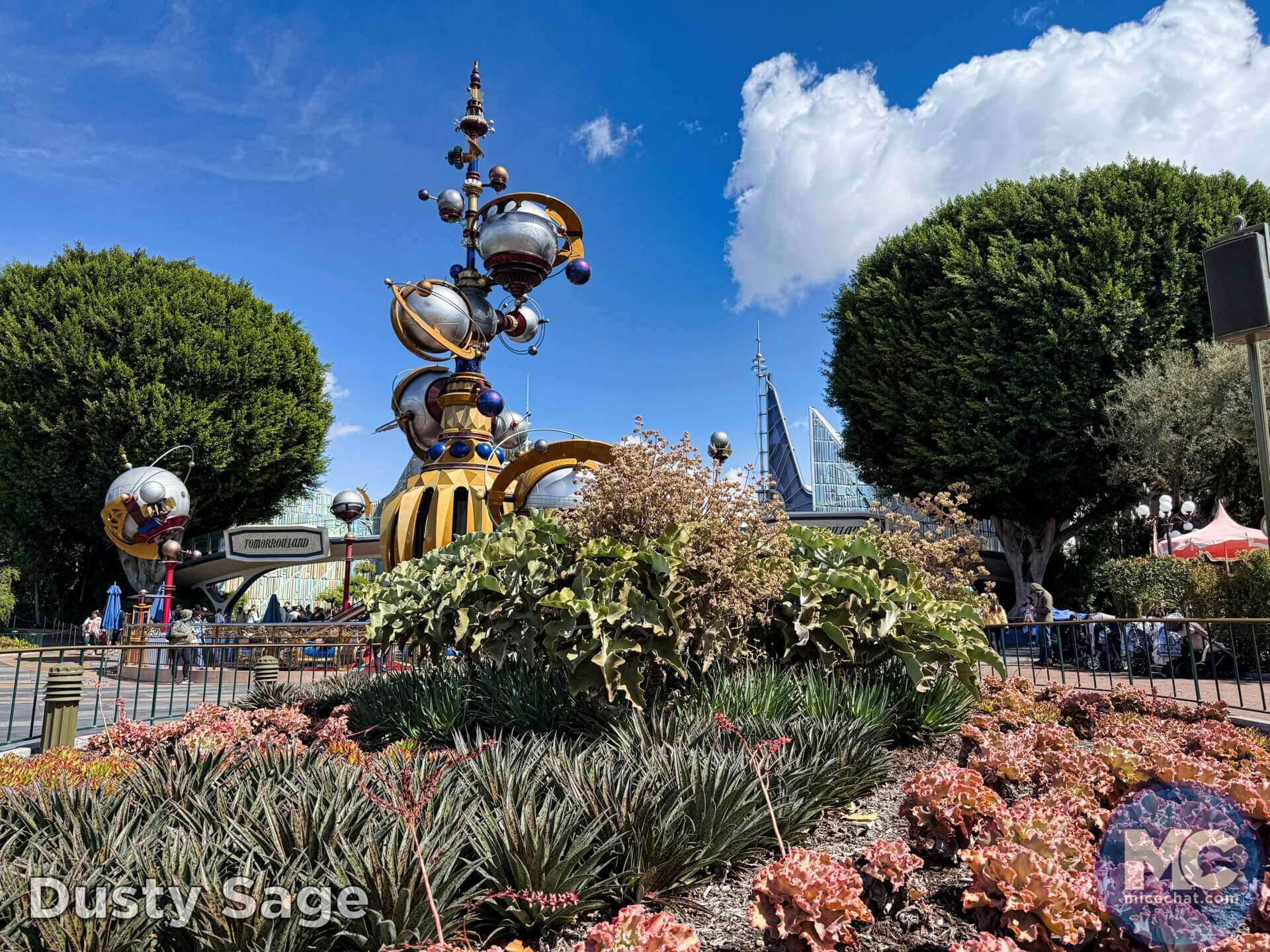 , DISNEYLAND UPDATE: A Hint of Green & A Wee Bit of Woe
