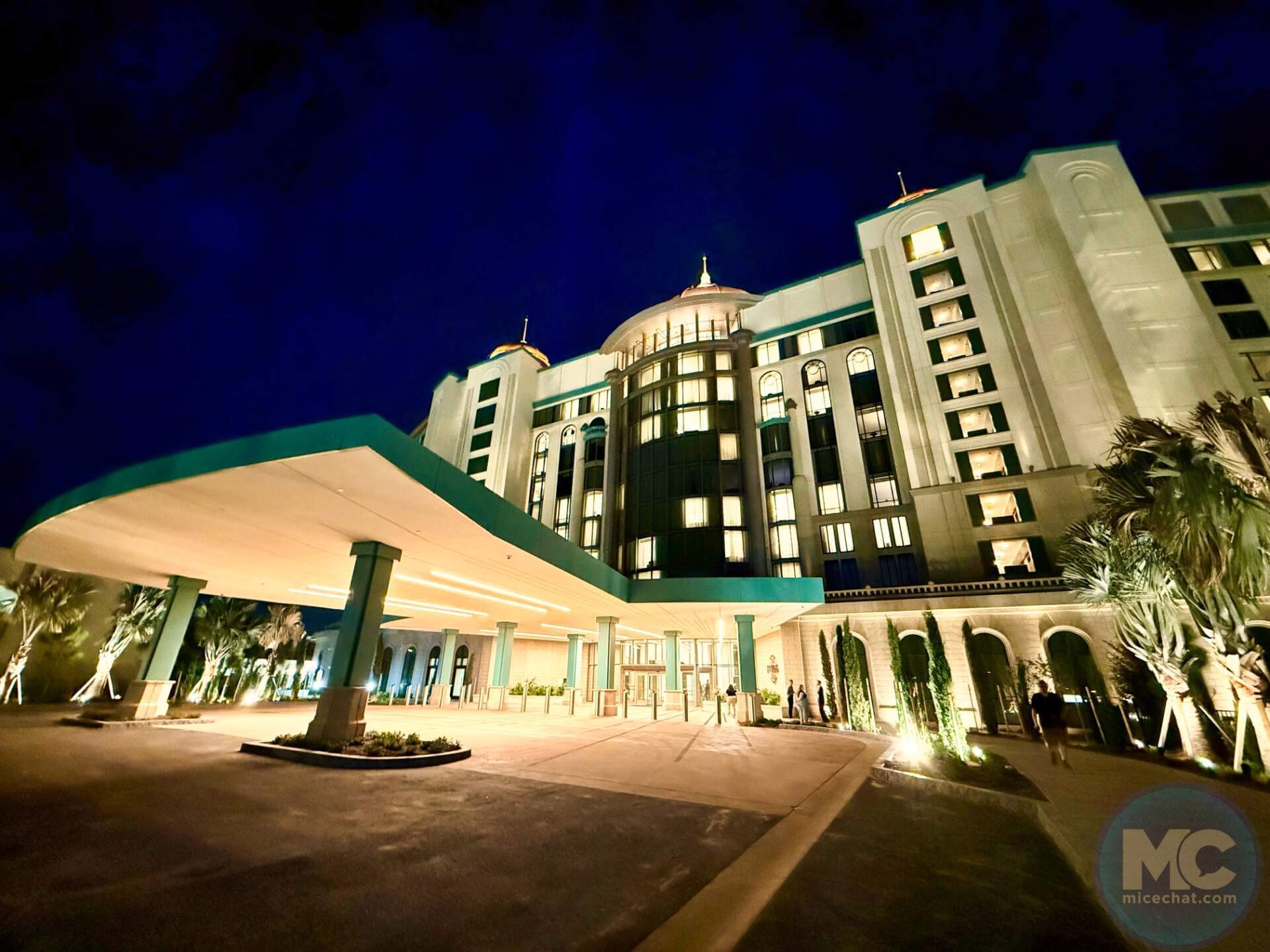 Helios Grand Hotel, Universal Helios Grand Hotel a Shining New Star on the Orlando Skyline