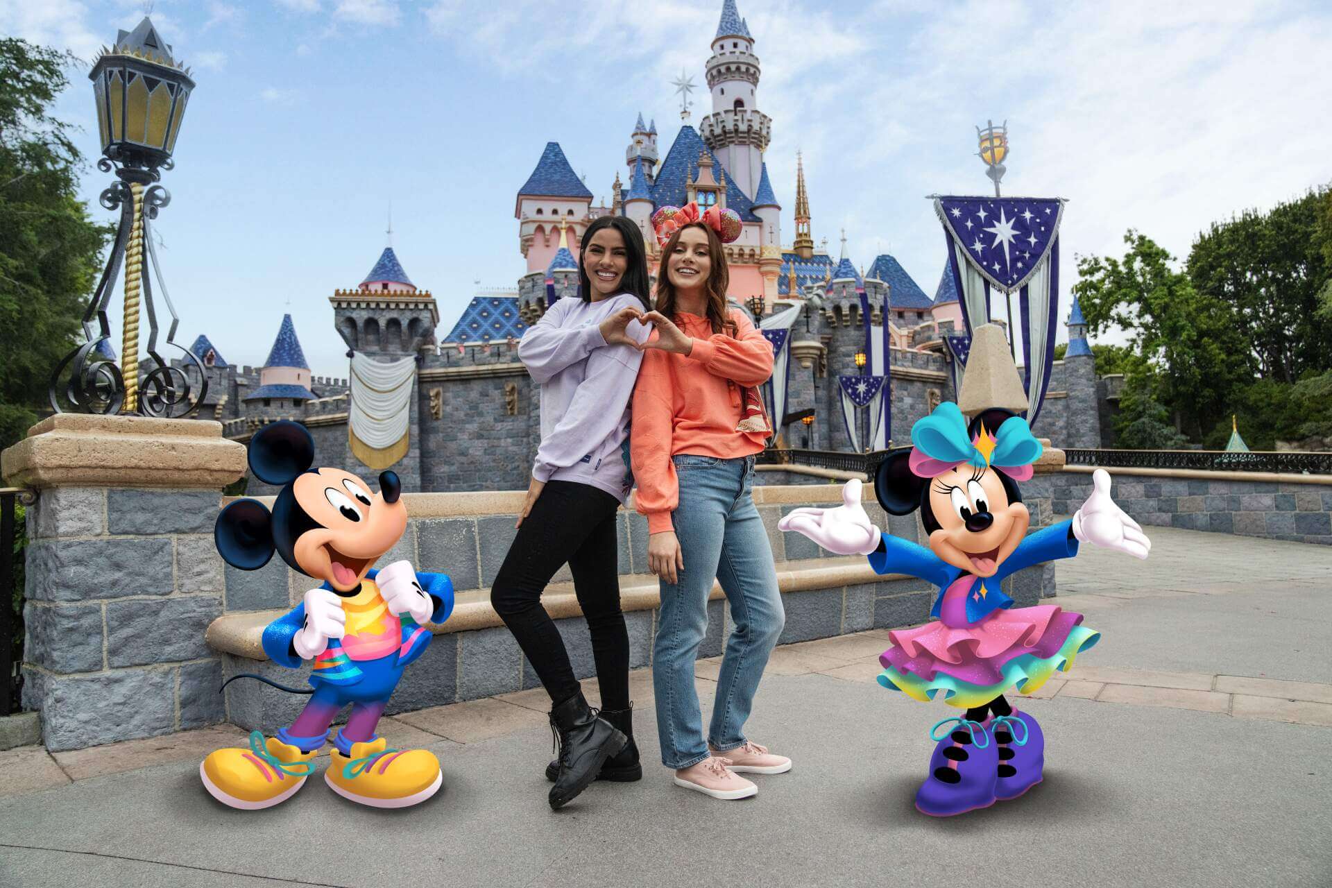 Disneyland News, DISNEYLAND UPDATE: Crowds, Construction & A Delayed World After All