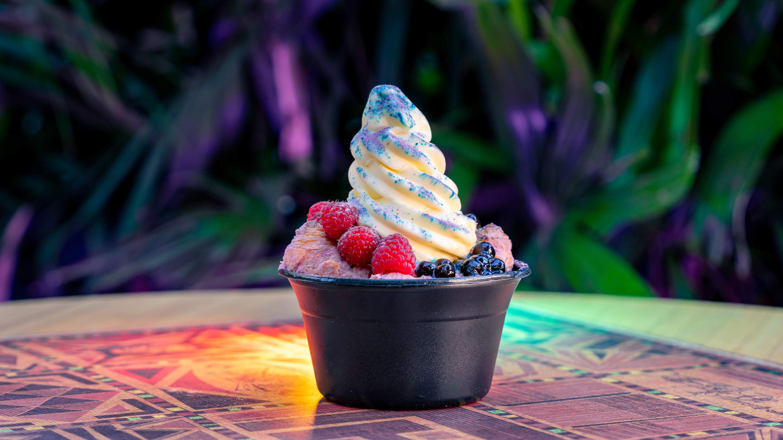 , DISNEYLAND UPDATE: Dance Parties, Demolition & The Competition Awakens