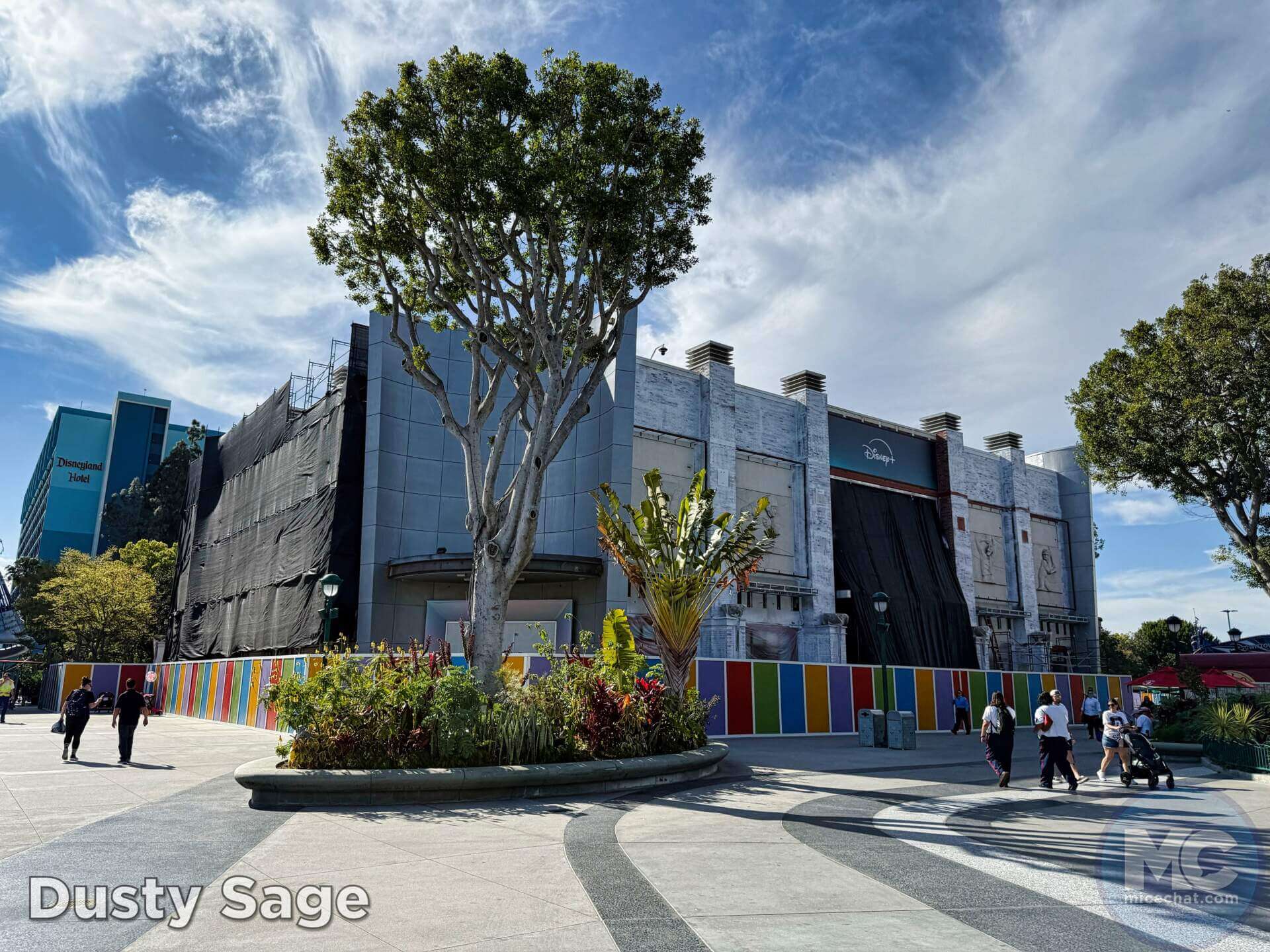 Disneyland News, DISNEYLAND UPDATE: Crowds, Construction & A Delayed World After All