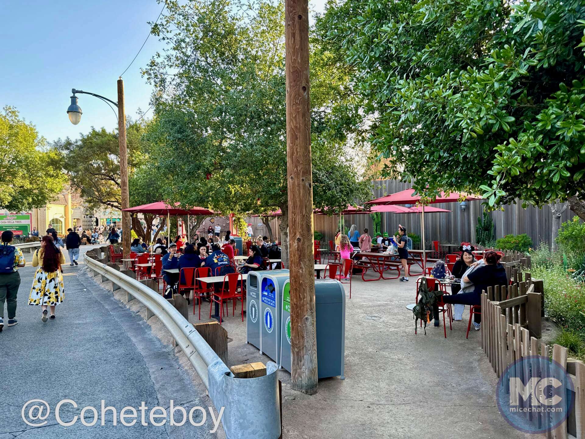 Disneyland News, DISNEYLAND UPDATE: Crowds, Construction & A Delayed World After All