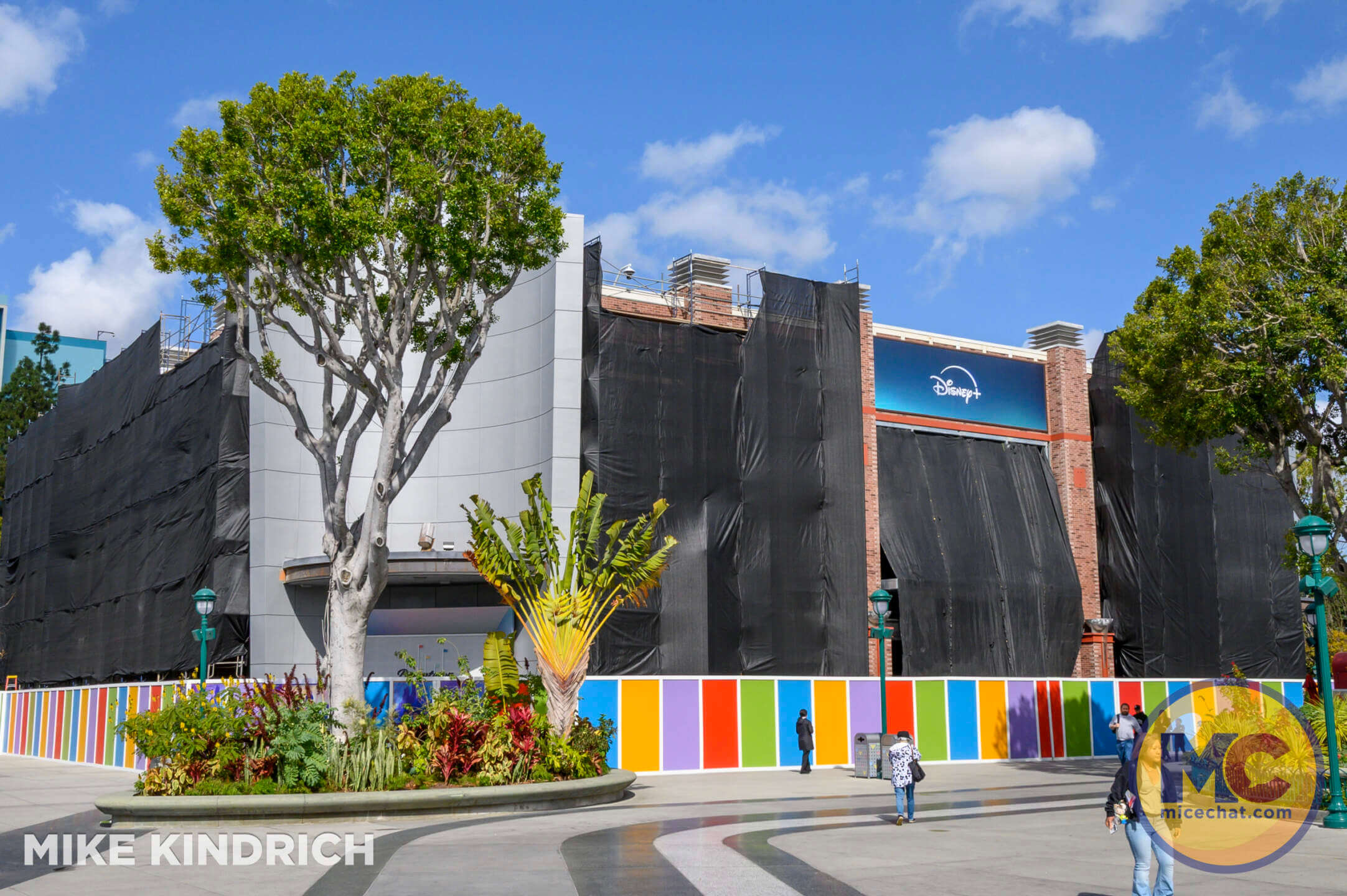 , DISNEYLAND UPDATE: Dance Parties, Demolition & The Competition Awakens