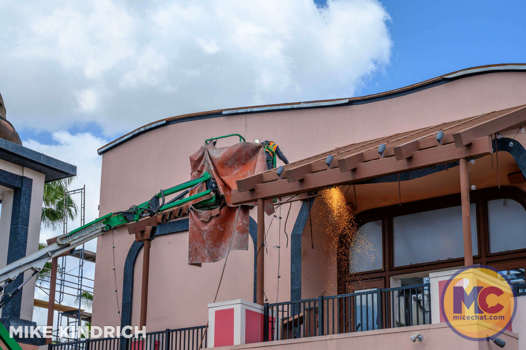 , DISNEYLAND UPDATE: Dance Parties, Demolition & The Competition Awakens