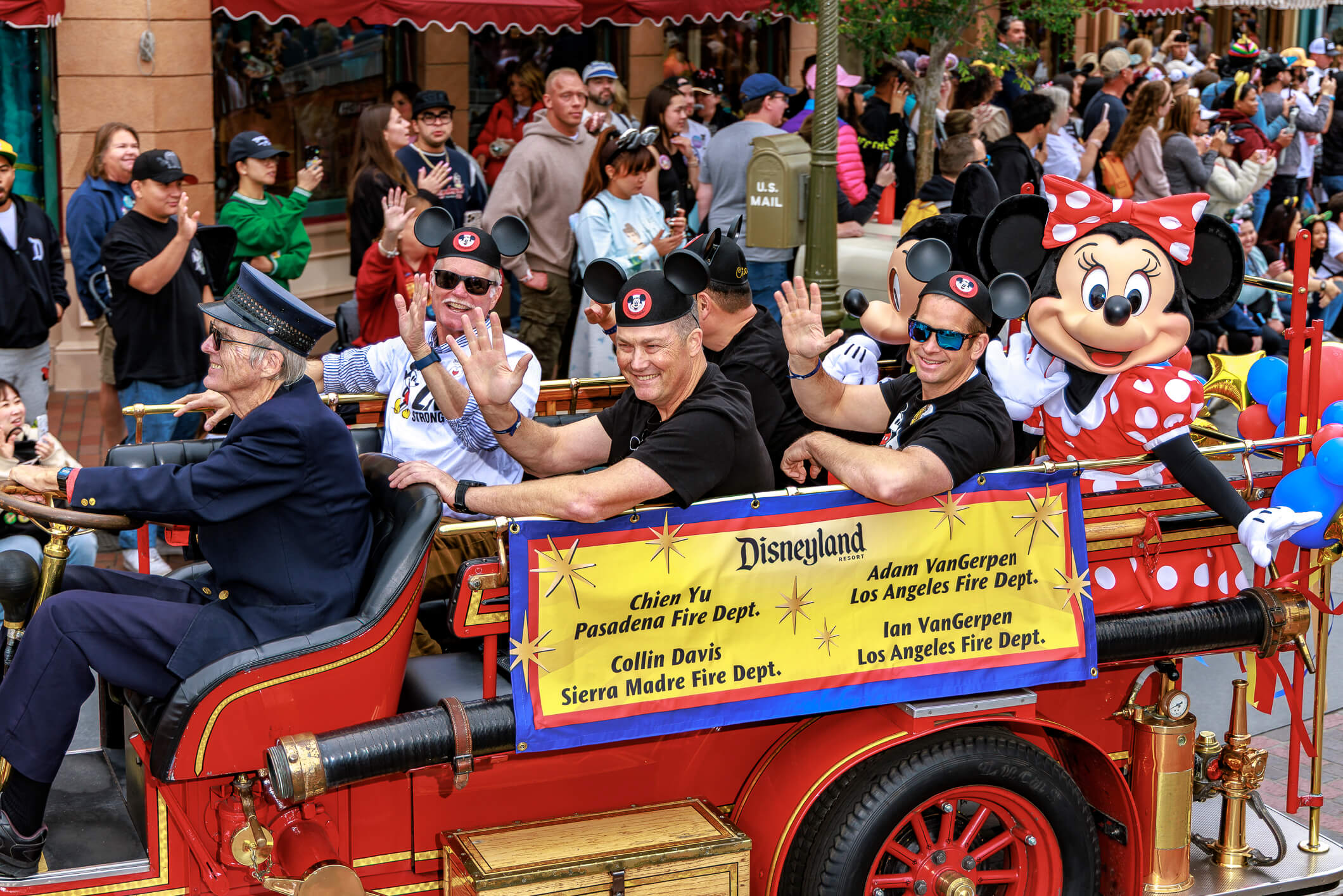 LA first responders, A Hero’s Welcome: Disneyland Salutes LA’s Brave First Responders