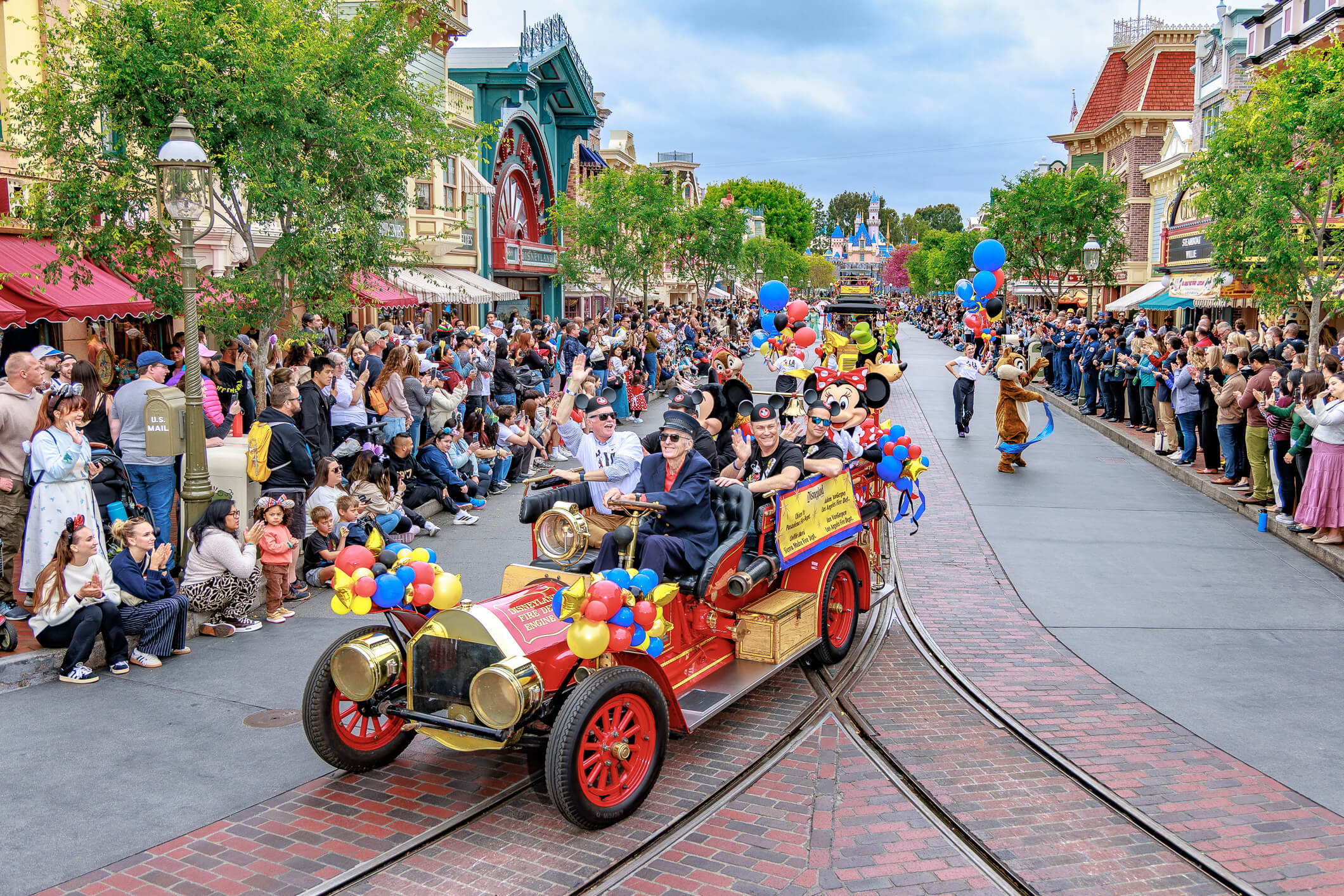 LA first responders, A Hero’s Welcome: Disneyland Salutes LA’s Brave First Responders