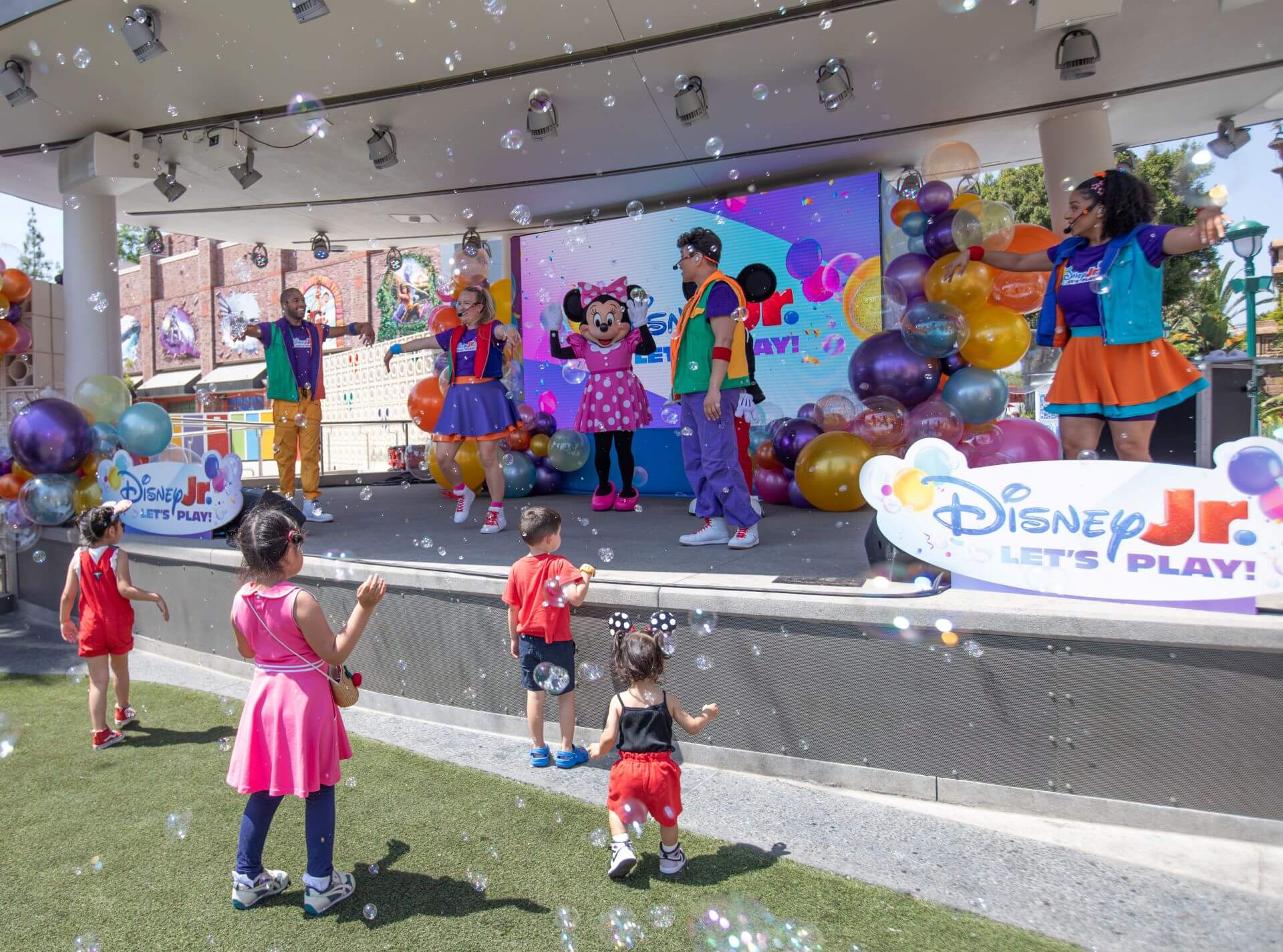 , DISNEYLAND UPDATE: Pirates Unplugged, Leota’s Legacy & Bubble Bonanza