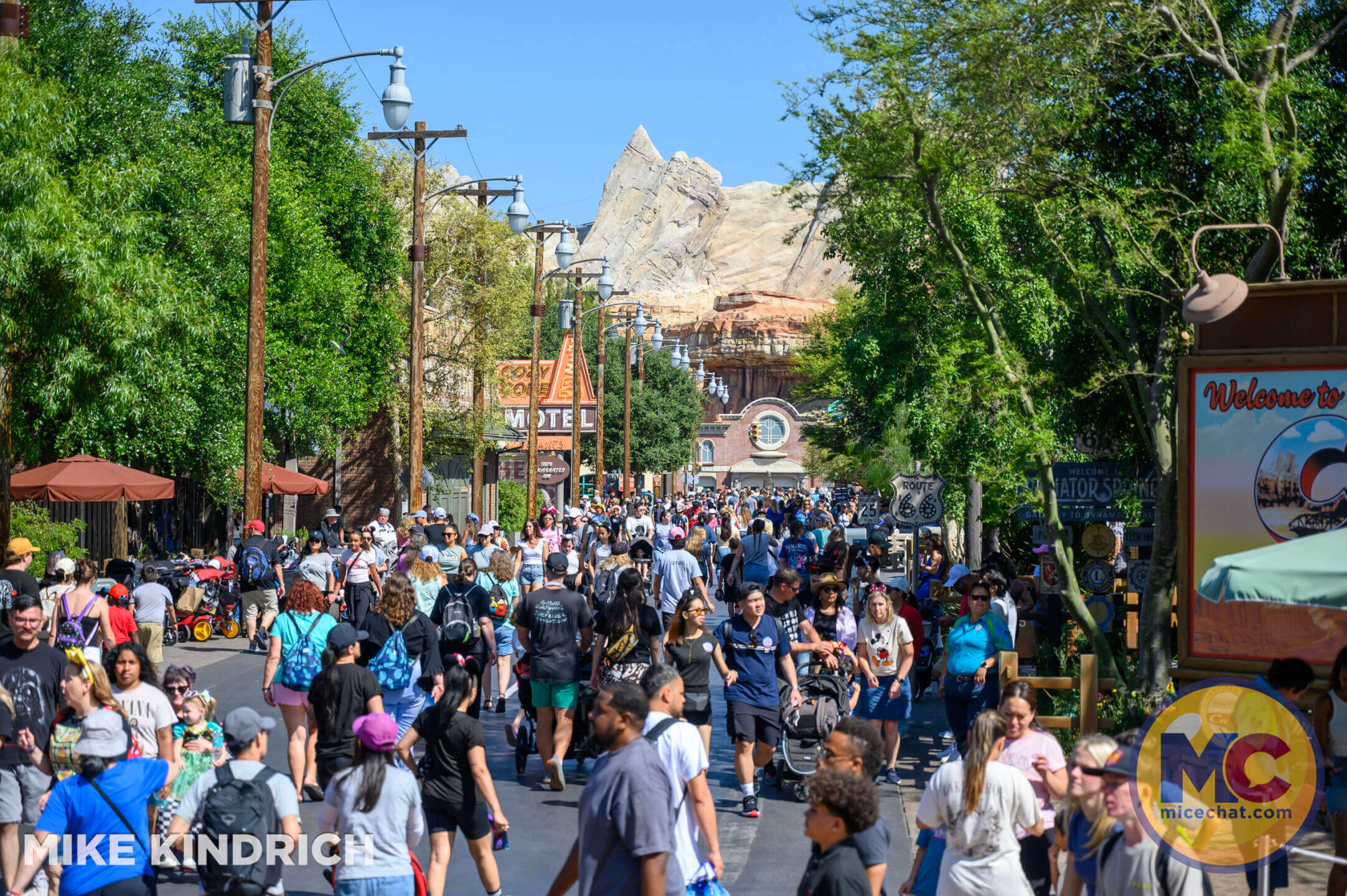, DISNEYLAND UPDATE: Curious Crowds, Safety SNAFU & Exclusive Avengers Aerial!