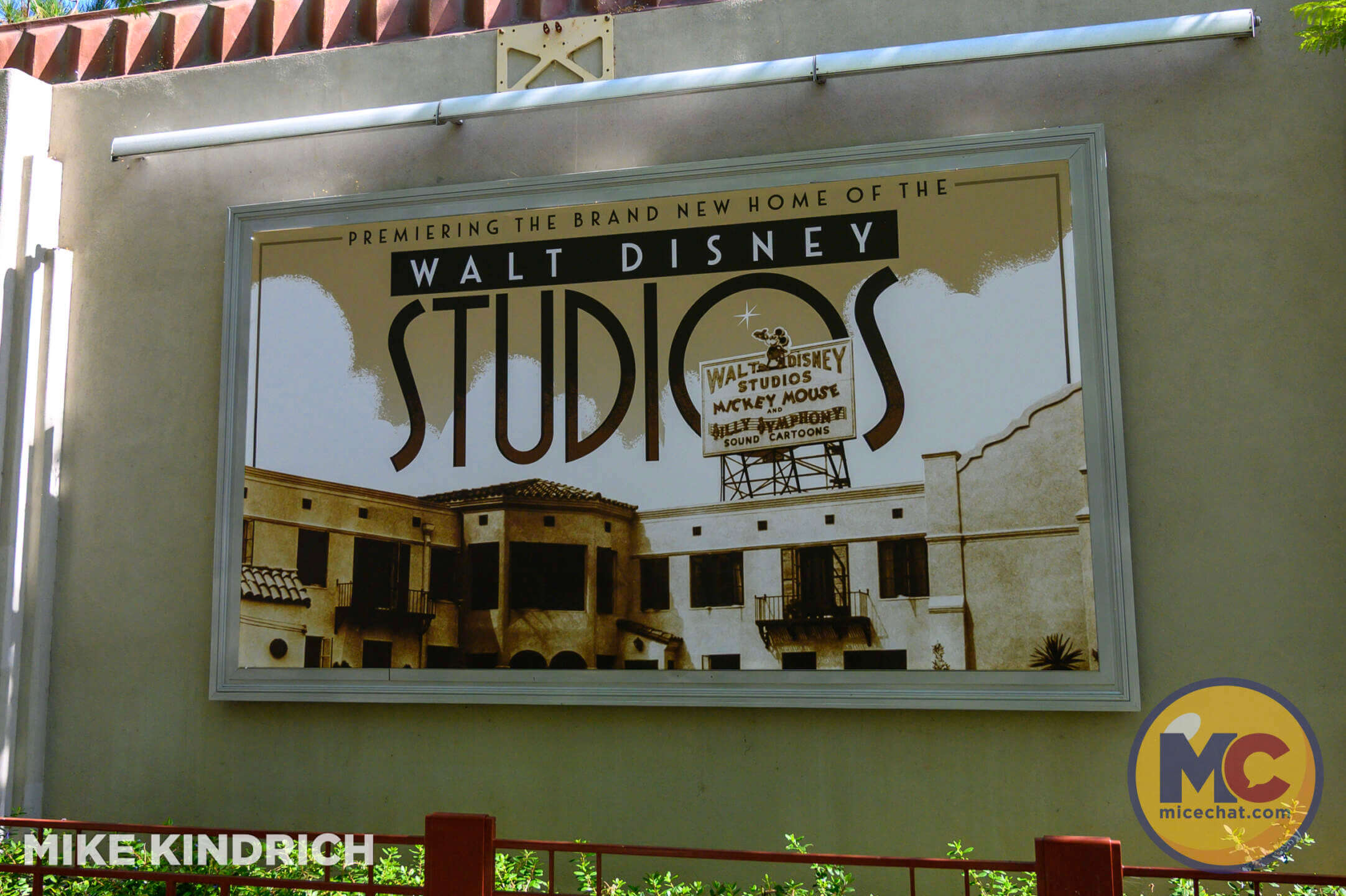 , DISNEYLAND UPDATE: Curious Crowds, Safety SNAFU & Exclusive Avengers Aerial!