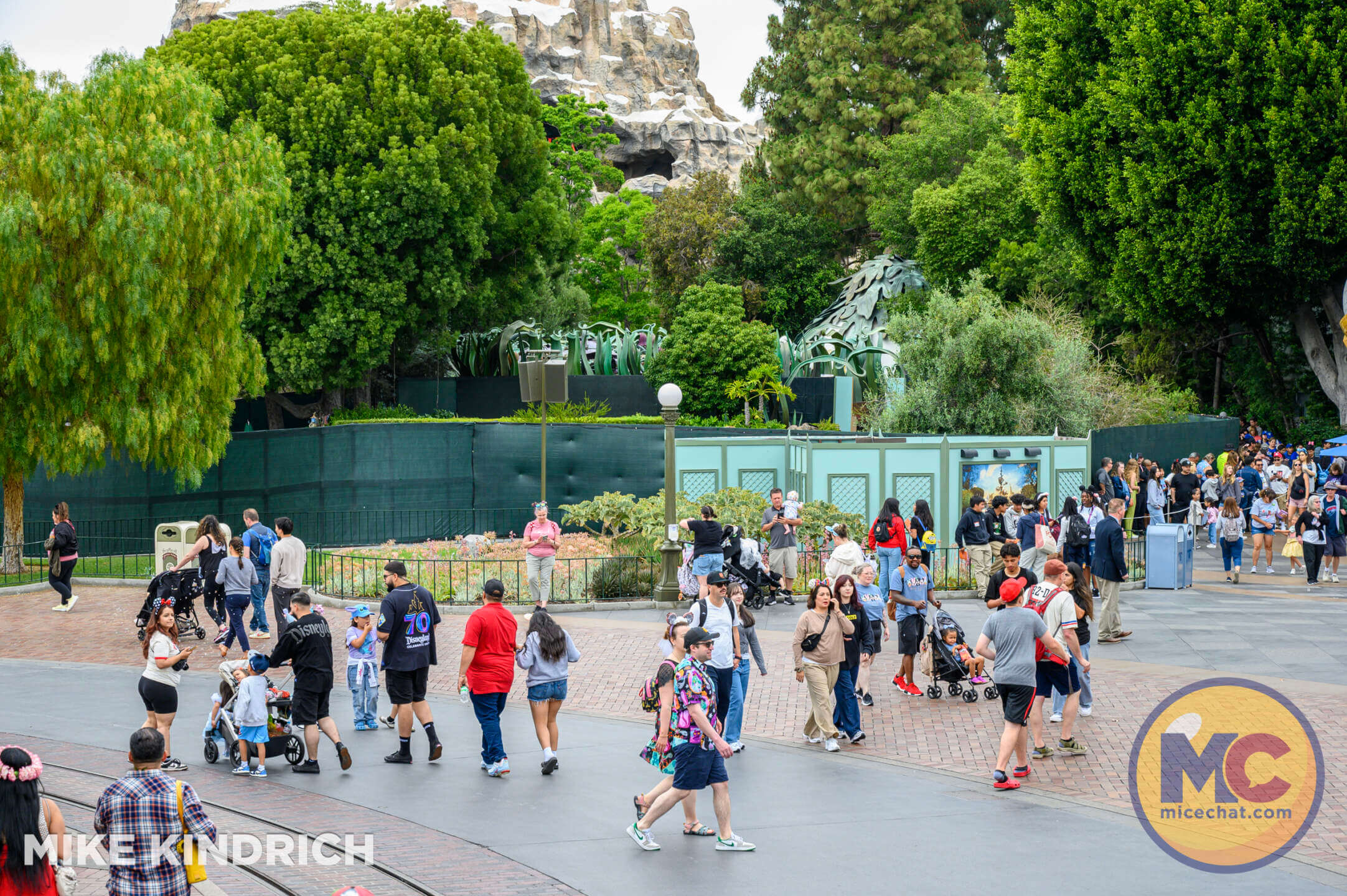 , DISNEYLAND UPDATE: Kim’s Goodbye, Coco’s Hello, Pandora Puzzlement & Construction Craziness!