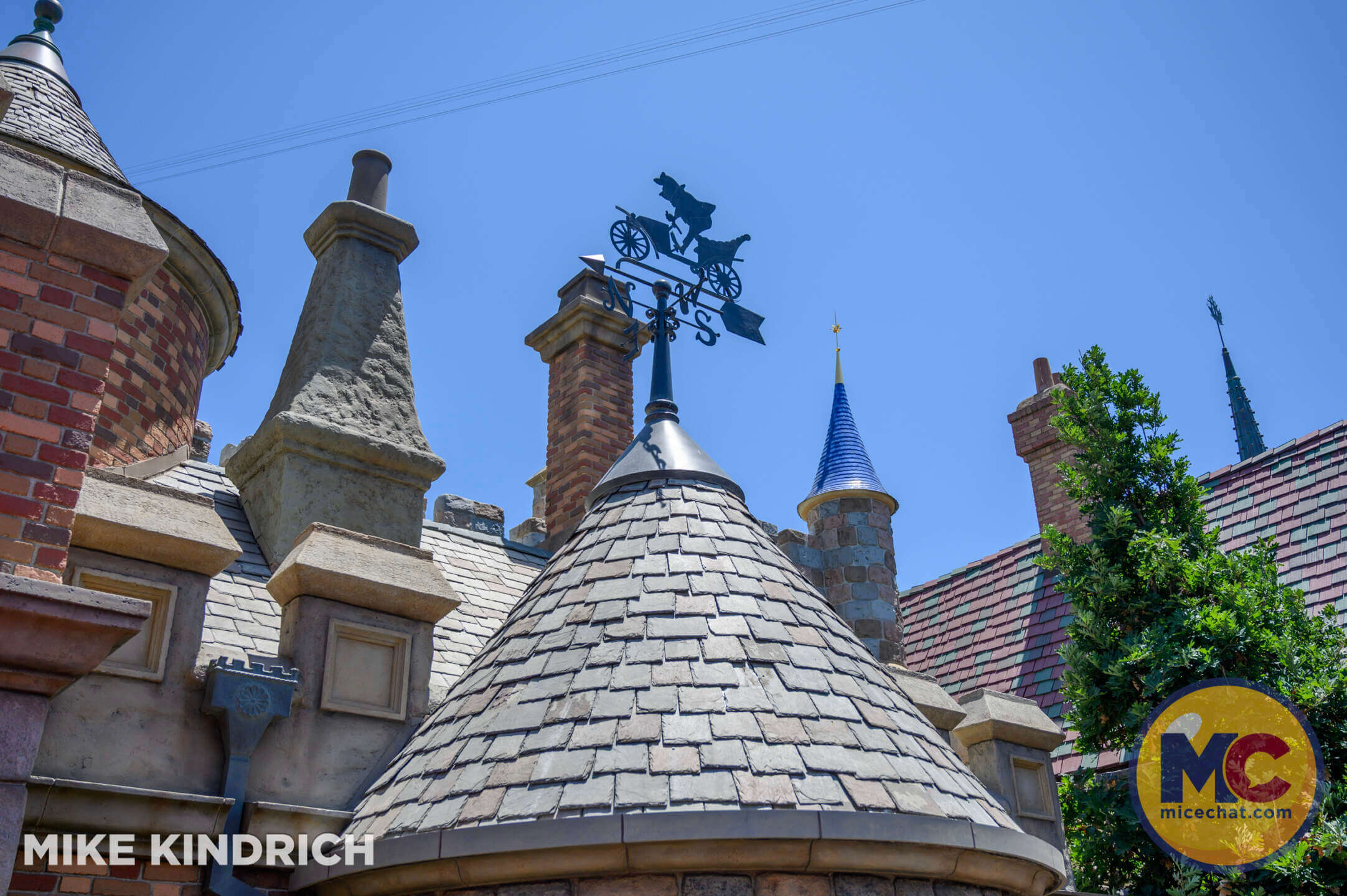 , DISNEYLAND UPDATE: Curious Crowds, Safety SNAFU & Exclusive Avengers Aerial!