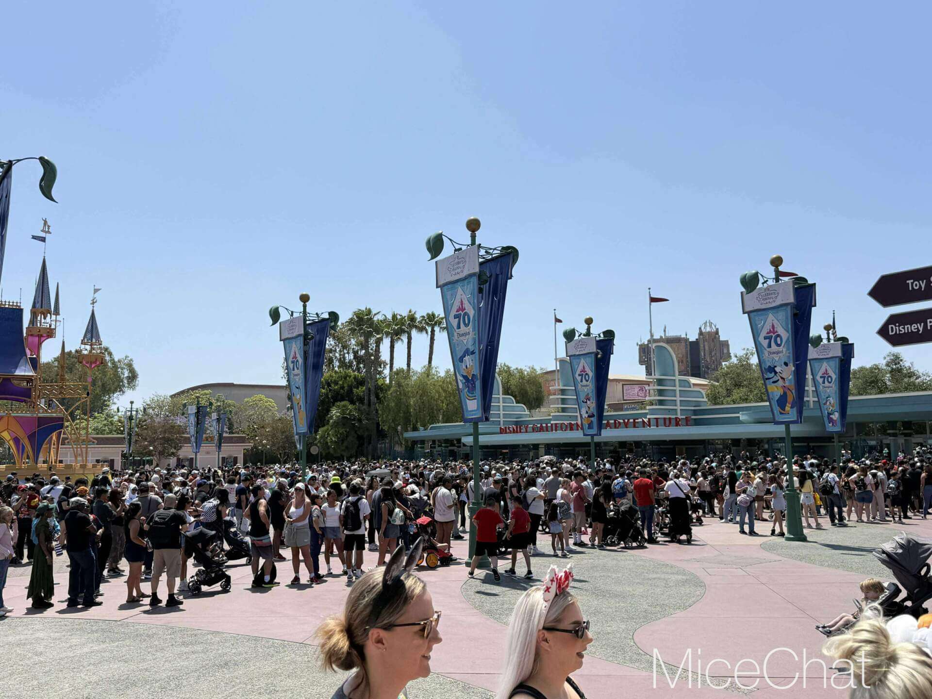 , DISNEYLAND UPDATE: Curious Crowds, Safety SNAFU & Exclusive Avengers Aerial!