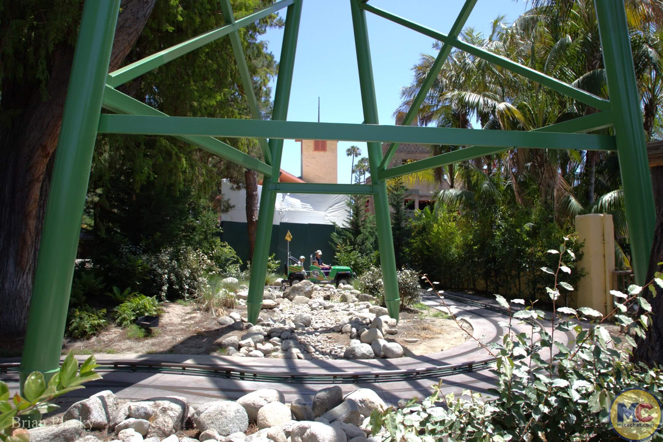 Knott’s Berry Farm construction update, Knott’s Berry Farm Update: Loops, Splashes, and Season Passes