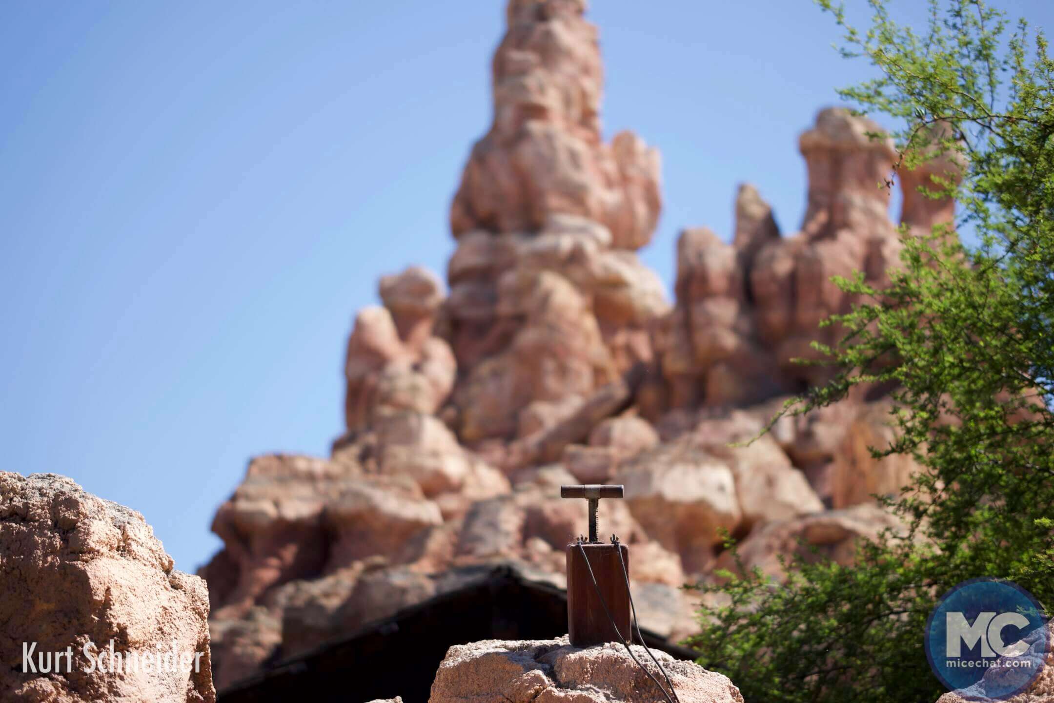 , DISNEYLAND UPDATE: Kim’s Goodbye, Coco’s Hello, Pandora Puzzlement & Construction Craziness!