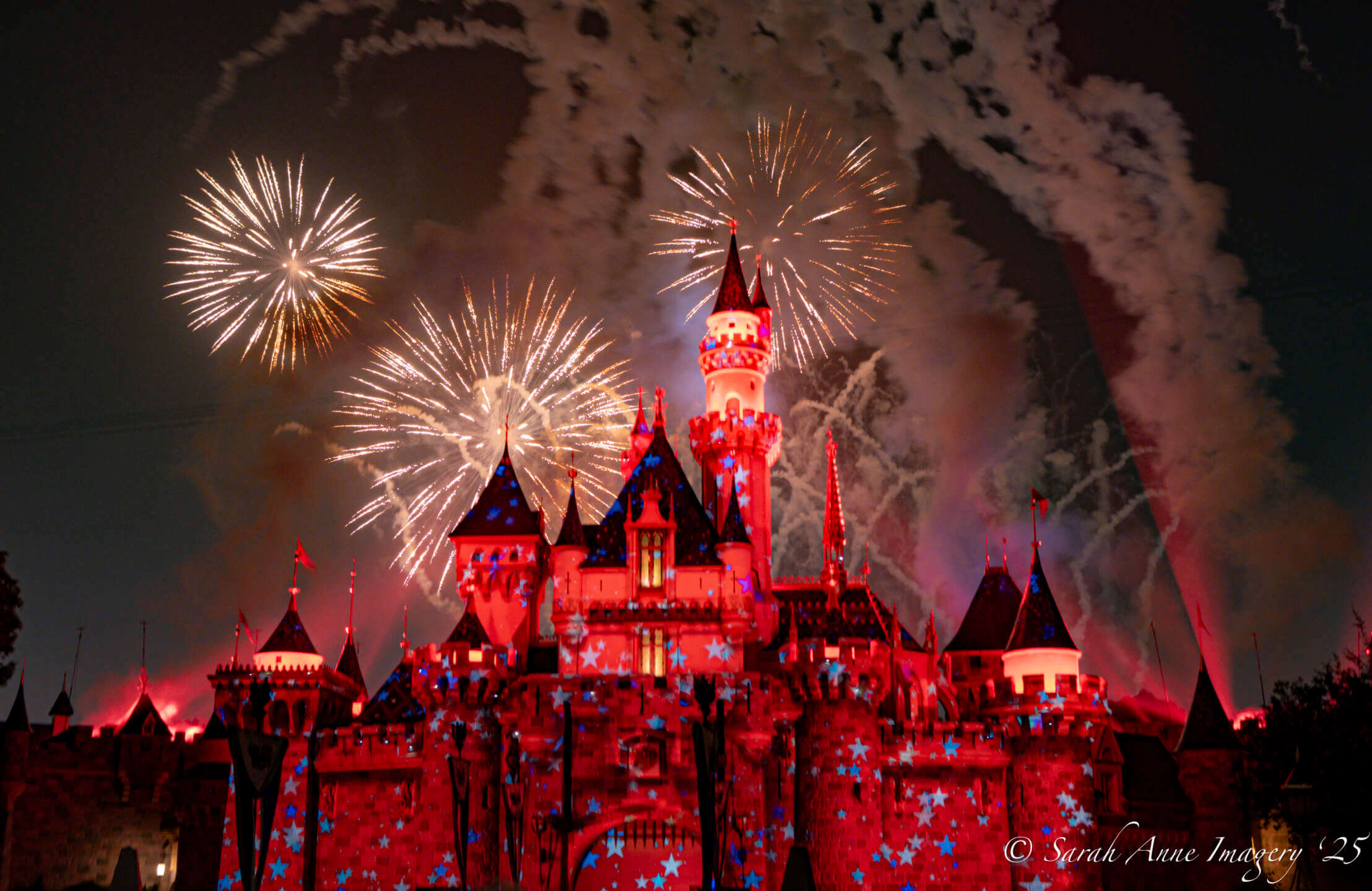 , DISNEYLAND UPDATE: The 4th Fizzles, Crowds Collapse + Pixies, Ghosts & Robo Walt!
