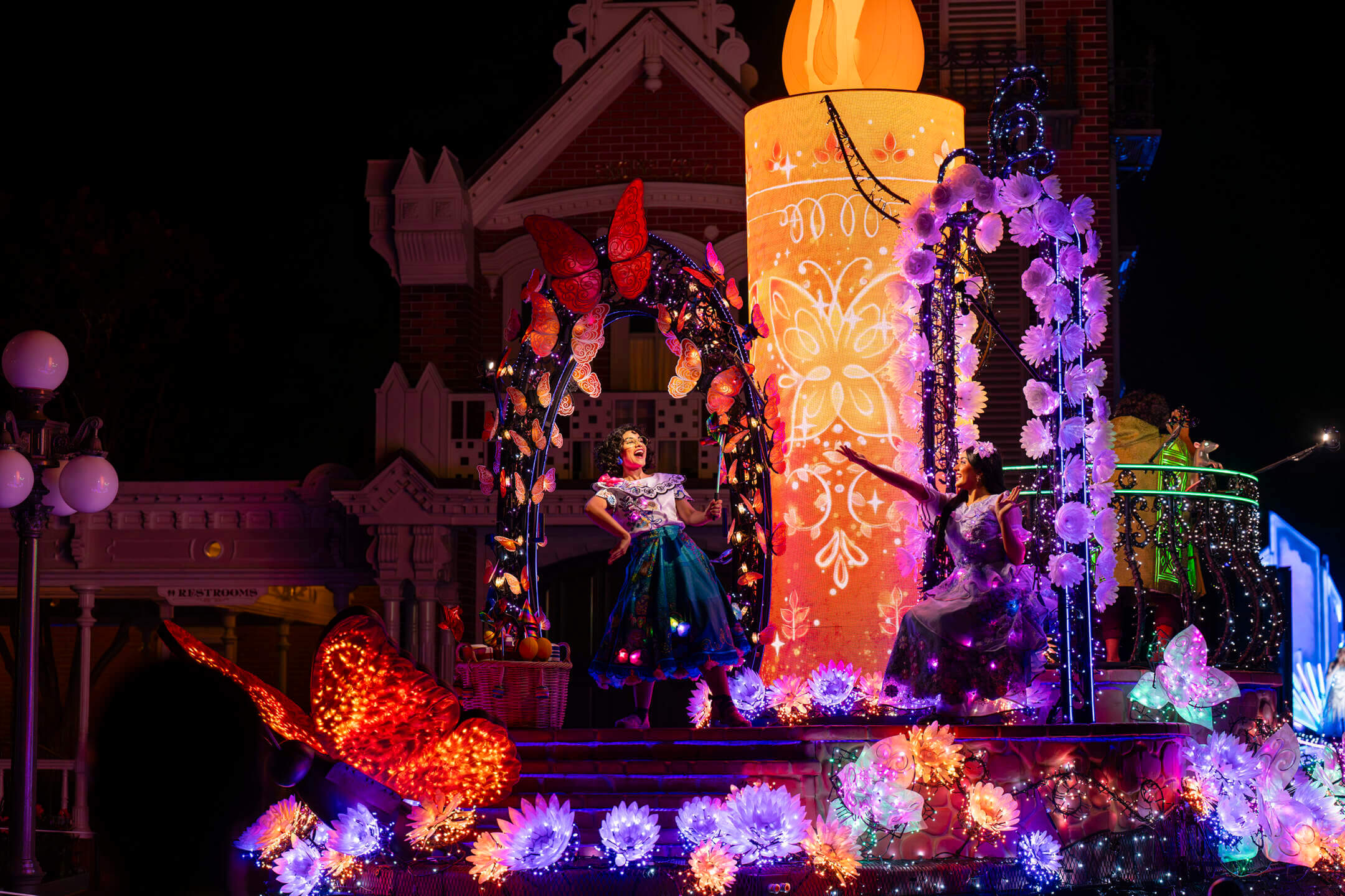 Starlight Parade, WDW UPDATE: New Parade, Revived Ride & A Not-So-Merry Goodbye