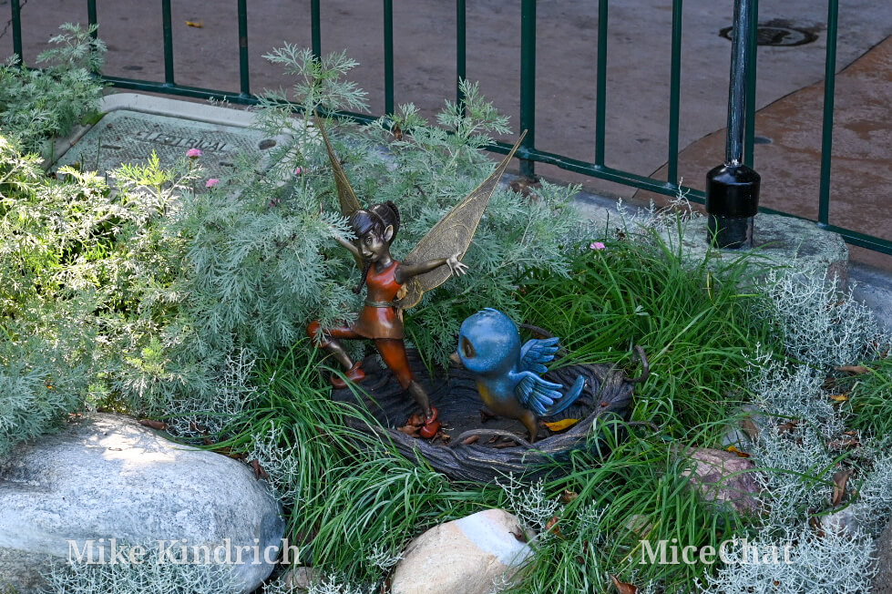 , DISNEYLAND UPDATE: The 4th Fizzles, Crowds Collapse + Pixies, Ghosts & Robo Walt!