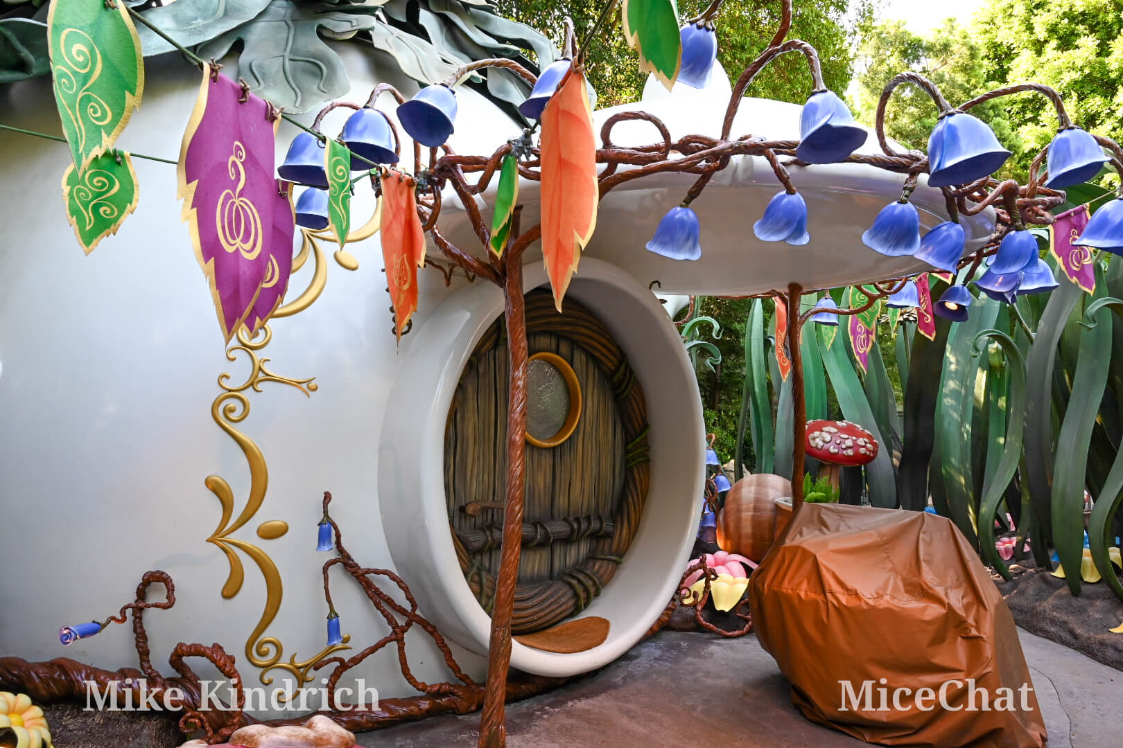 , DISNEYLAND UPDATE: The 4th Fizzles, Crowds Collapse + Pixies, Ghosts & Robo Walt!