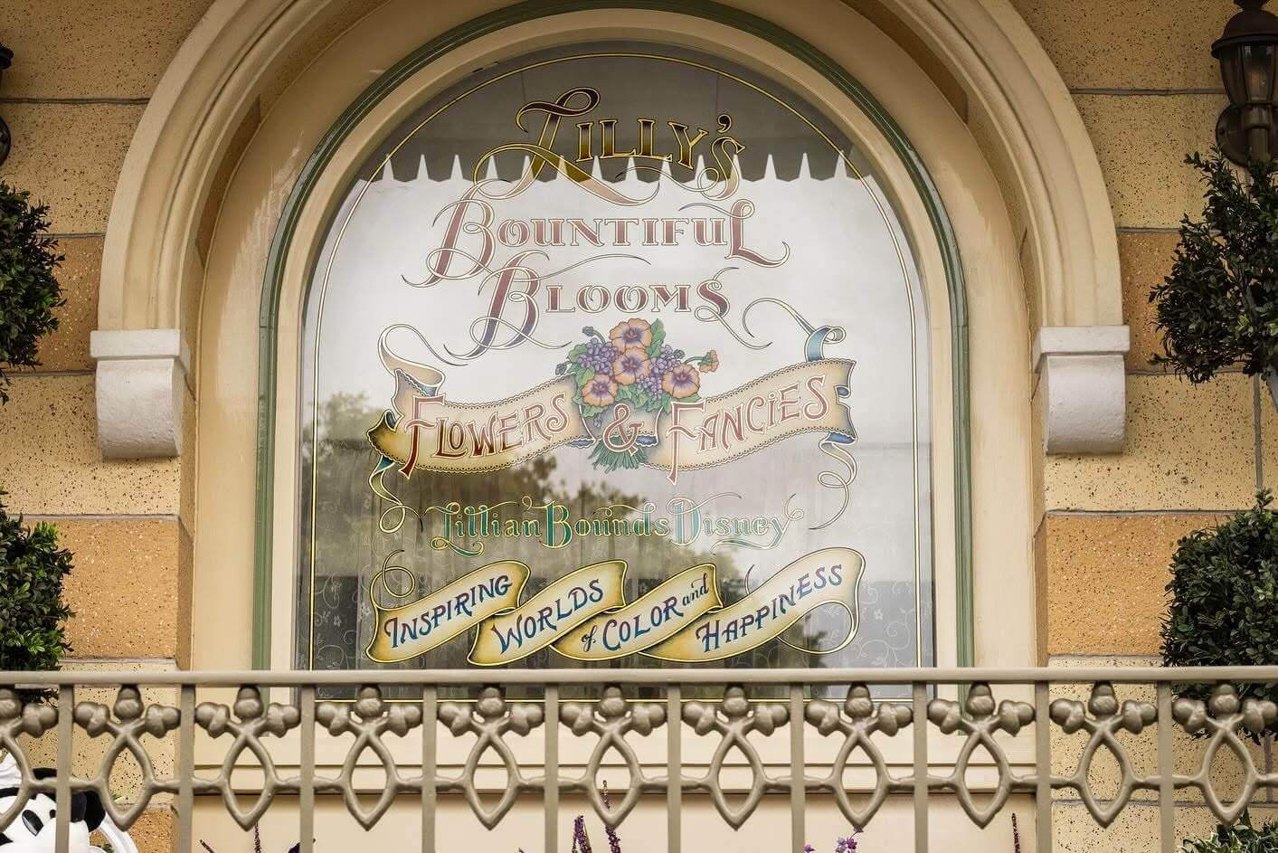 , DISNEYLAND UPDATE: Walt Reboots, Clarabelle Dines & Small World Redefined!