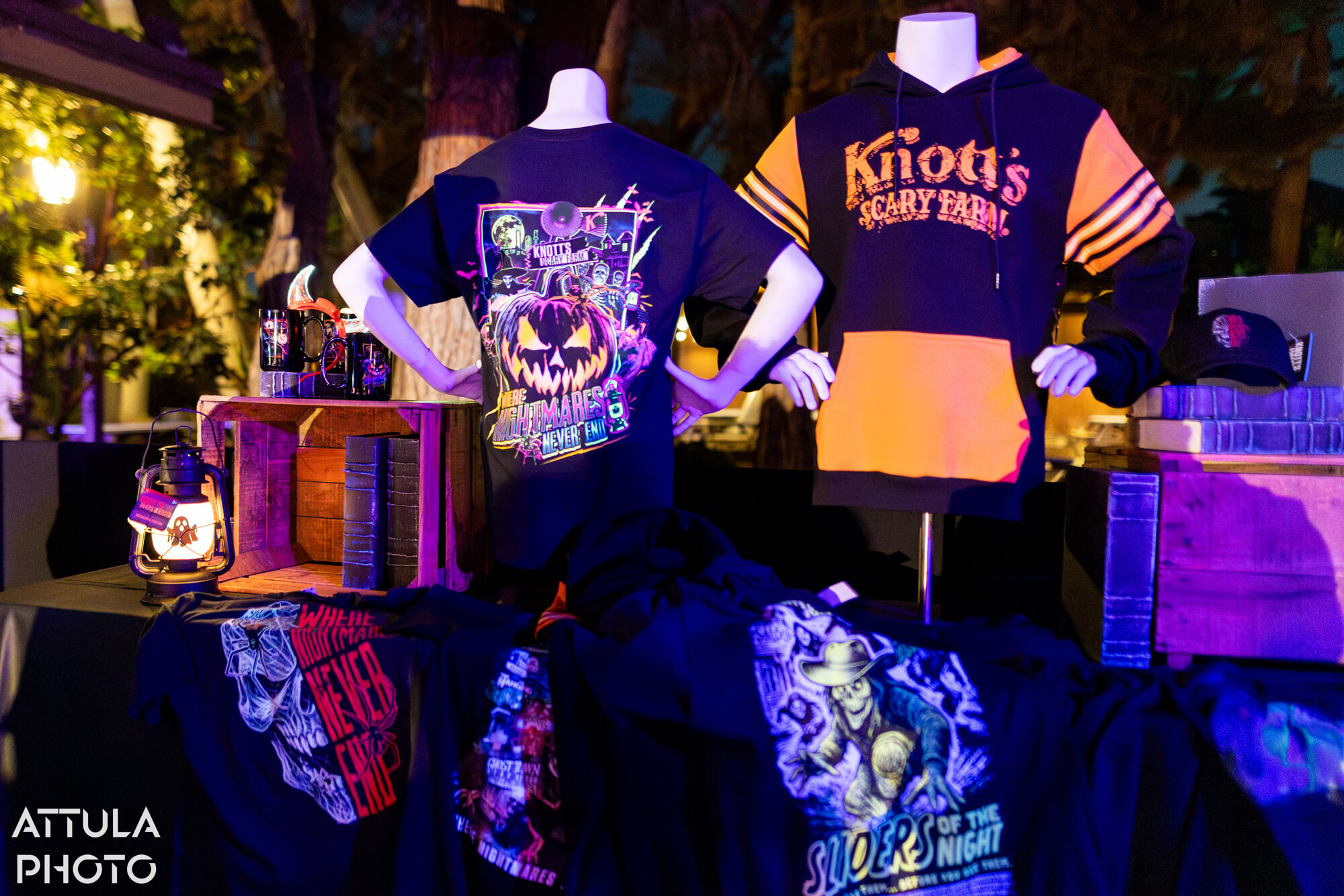 Knott's Scary Farm, 🎃 Knott’s Scary Farm 2025 Guide: New Mazes, What’s Leaving, Haunted Happenings, Foodie Frights & a Hangin’