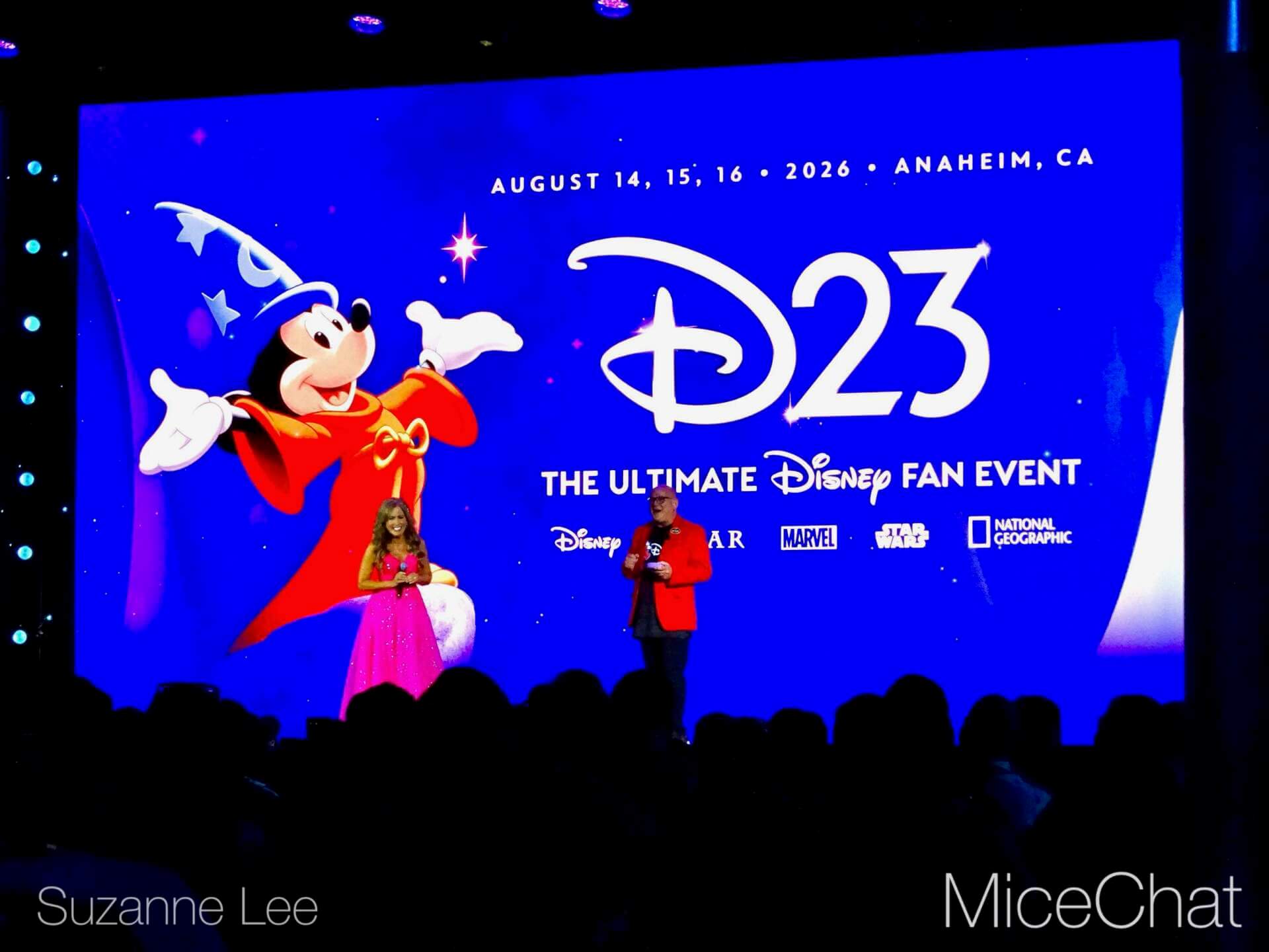 , DISNEYLAND UPDATE: Pumpkins, Projects & Pixie Dust!