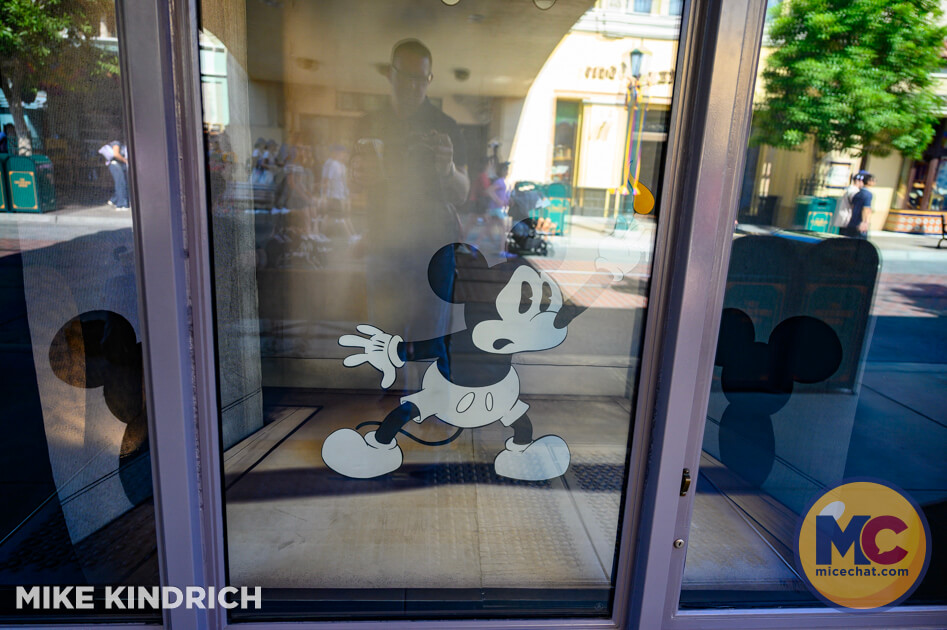 , DISNEYLAND UPDATE: Oswald On Set, Halloween Creeps & Holiday Peeps!