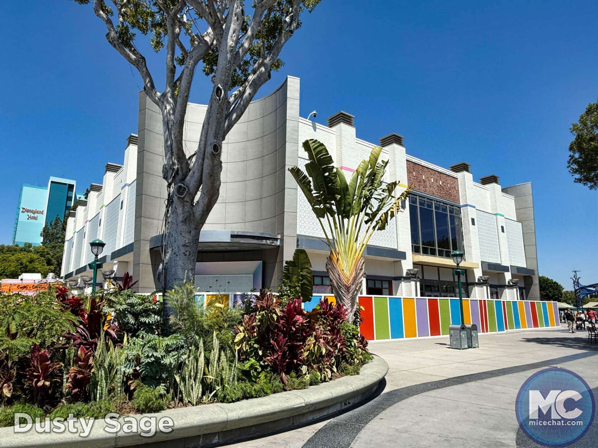 , DISNEYLAND UPDATE: Oswald On Set, Halloween Creeps & Holiday Peeps!