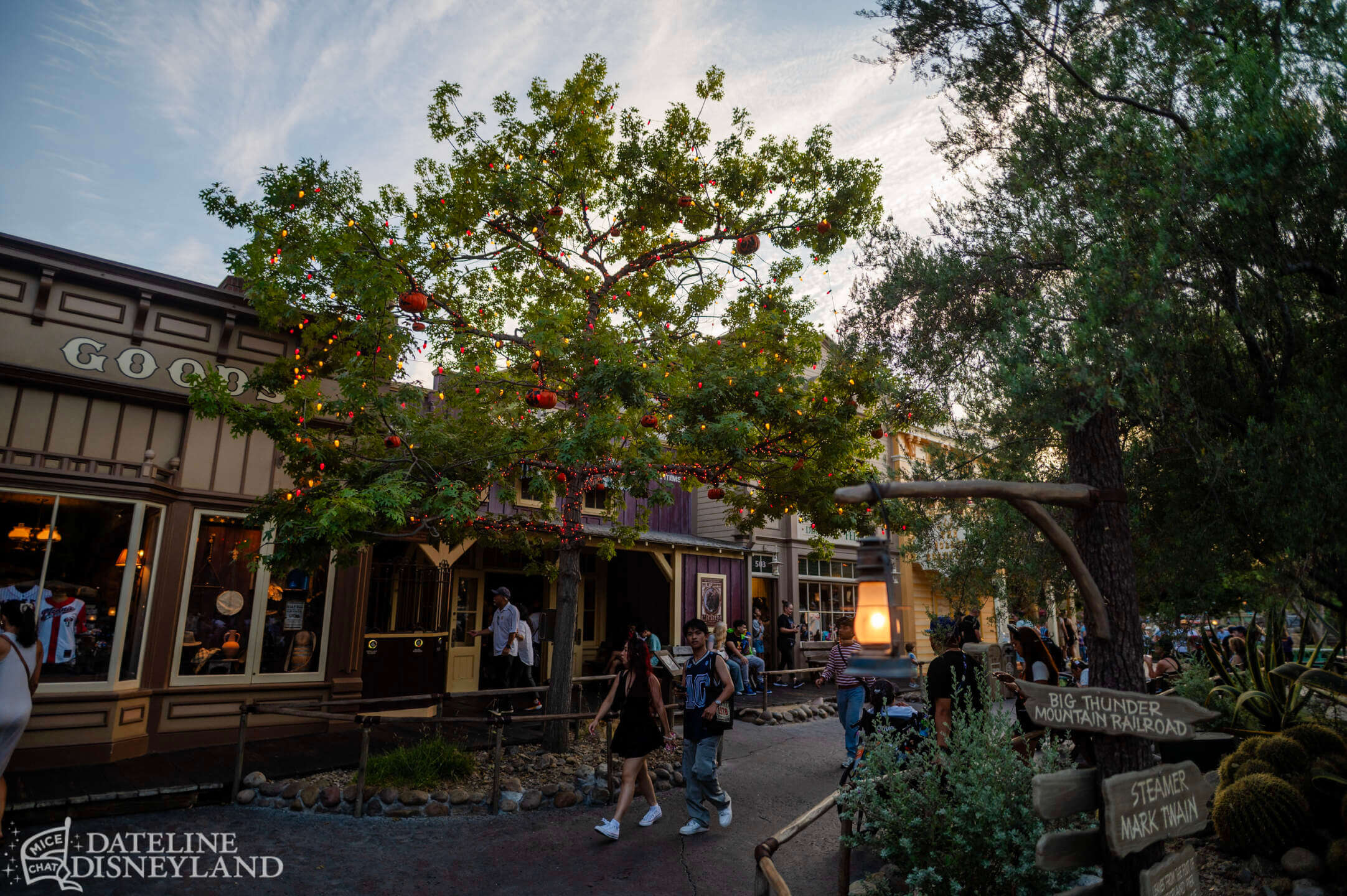 Halloween Time, Disneyland Update: Halloween Time Treats… And a Few Tricks!