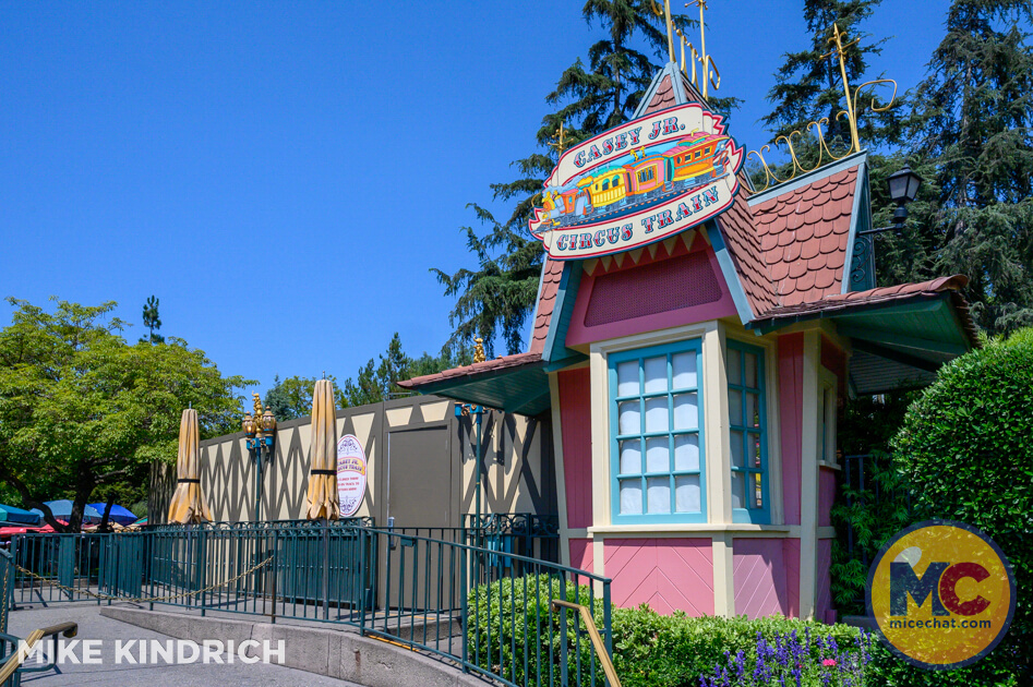 , DISNEYLAND UPDATE: Pumpkins, Profits & Park Progress!