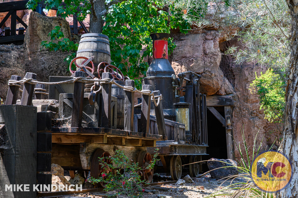 , DISNEYLAND UPDATE: Pumpkins, Profits & Park Progress!