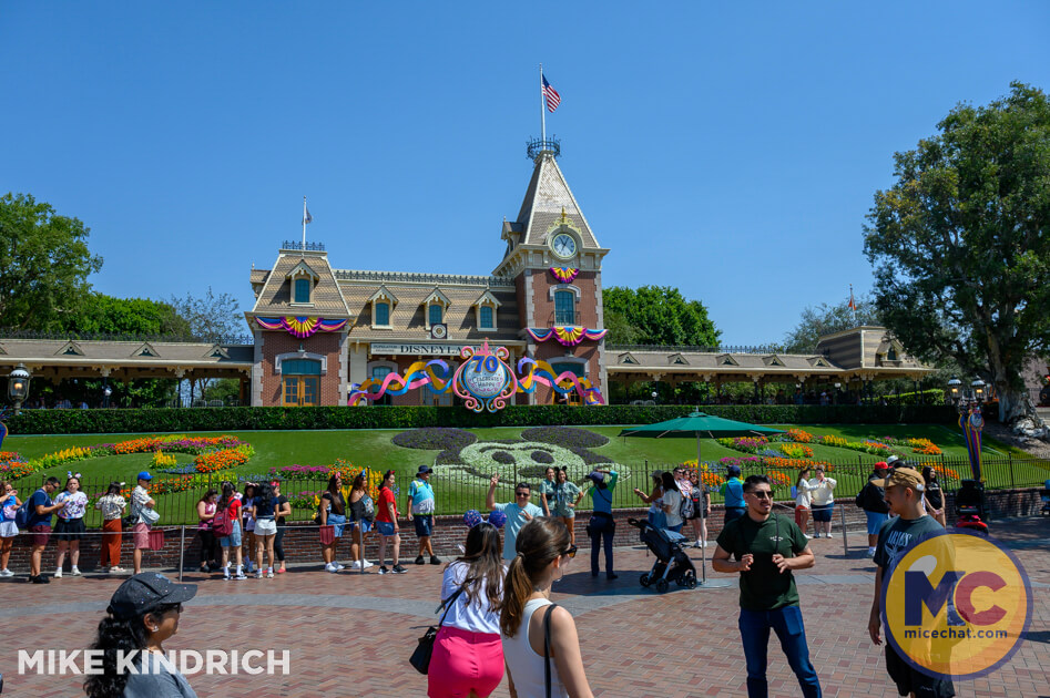 , DISNEYLAND UPDATE: Pumpkins, Profits & Park Progress!