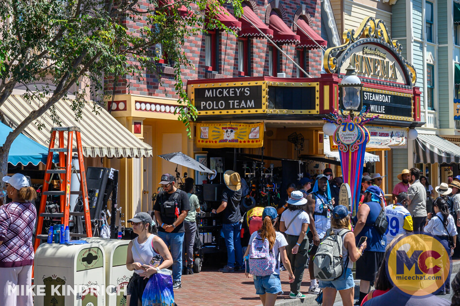 , DISNEYLAND UPDATE: Pumpkins, Profits & Park Progress!