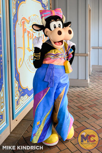 , DISNEYLAND UPDATE: Oswald On Set, Halloween Creeps & Holiday Peeps!