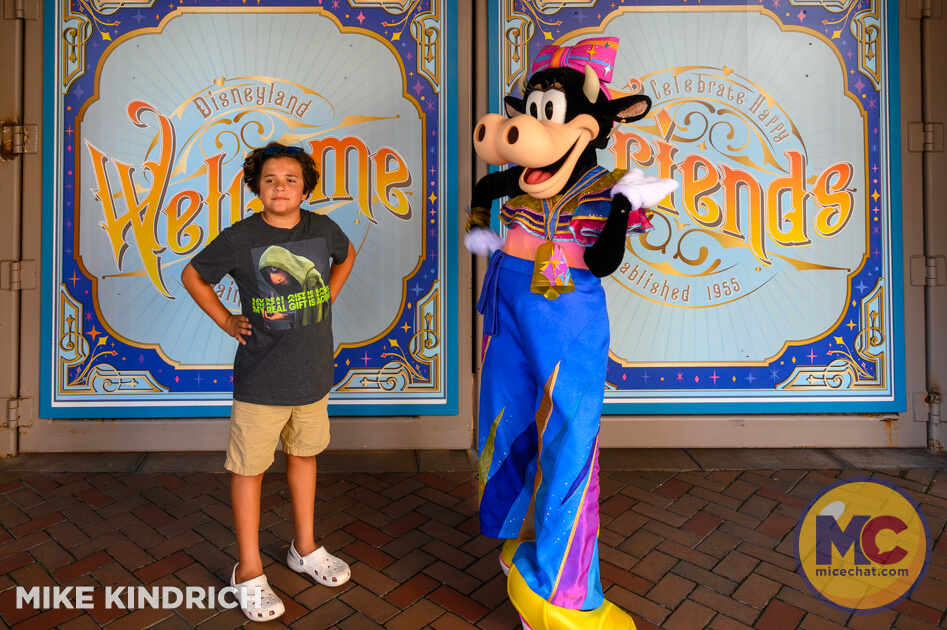 , DISNEYLAND UPDATE: Oswald On Set, Halloween Creeps & Holiday Peeps!