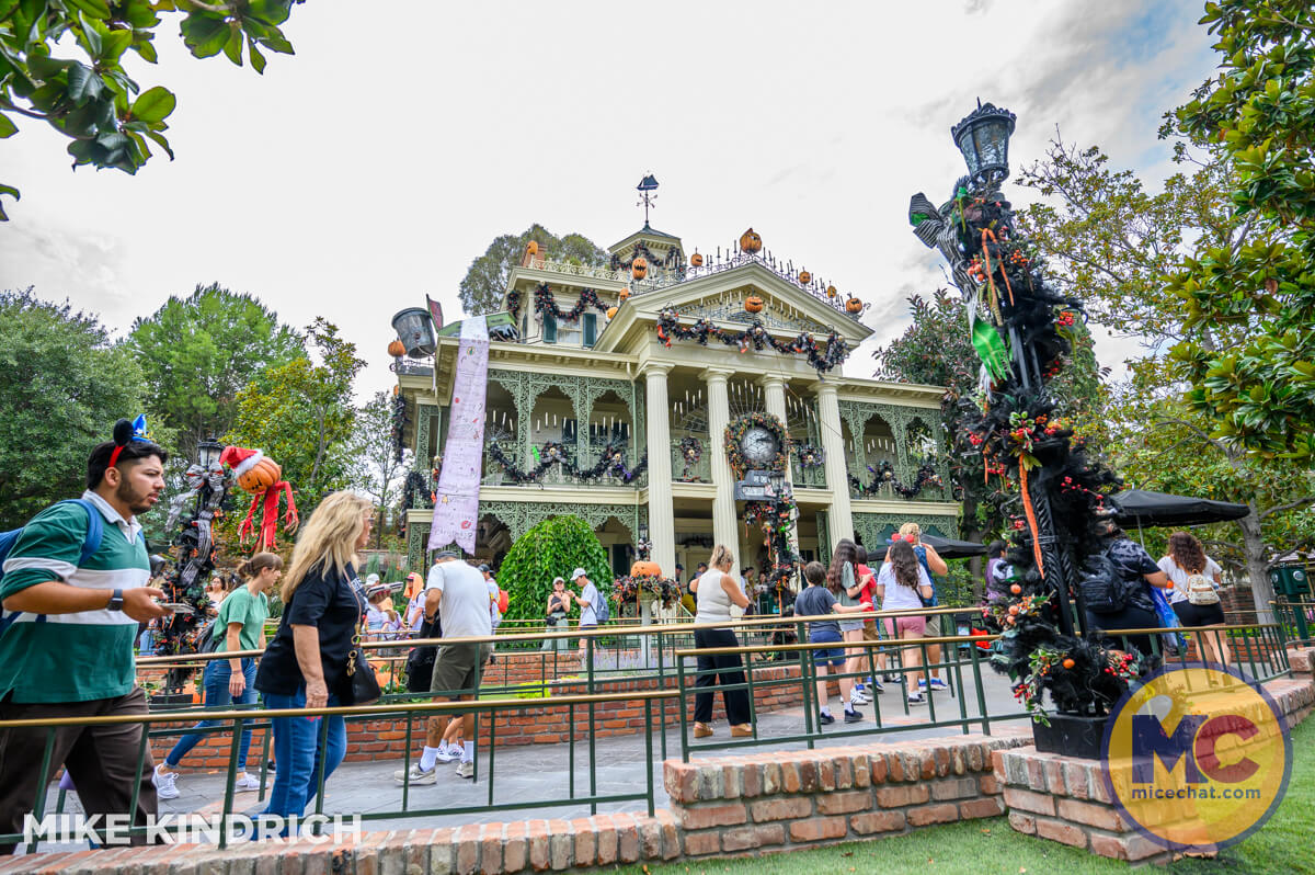 , DISNEYLAND UPDATE: Pumpkins, Projects & Pixie Dust!
