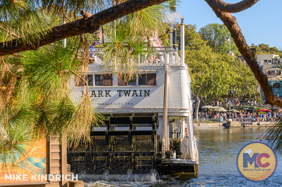 , DISNEYLAND UPDATE: Oswald On Set, Halloween Creeps & Holiday Peeps!