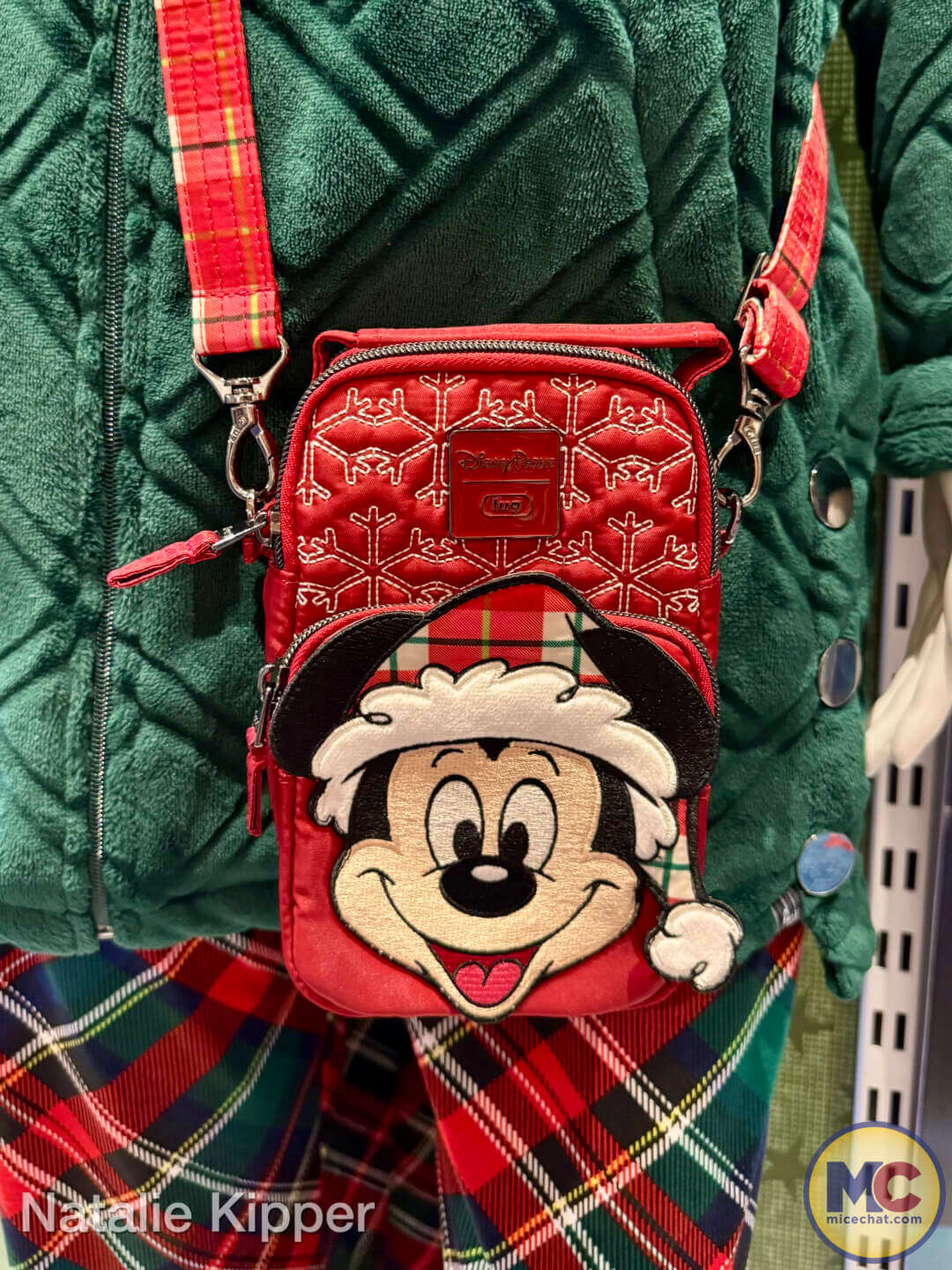 Walt Disney World-Destination D23 2025 merchandise-Lug-Holiday