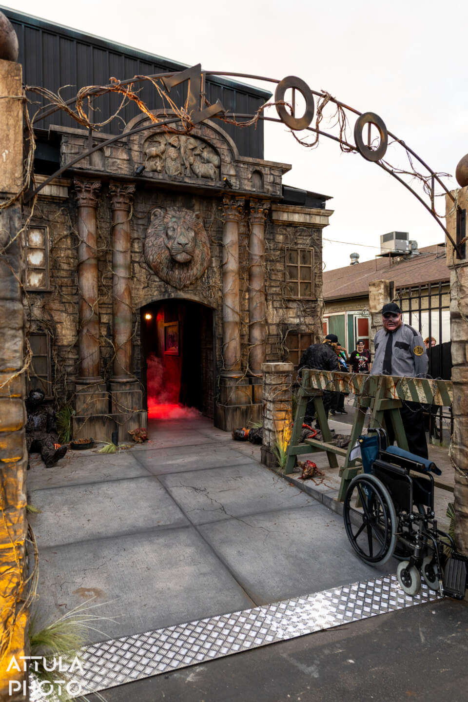 Knott's Scary Farm, 🎃 Knott’s Scary Farm 2025 Guide: New Mazes, What’s Leaving, Haunted Happenings, Foodie Frights & a Hangin’