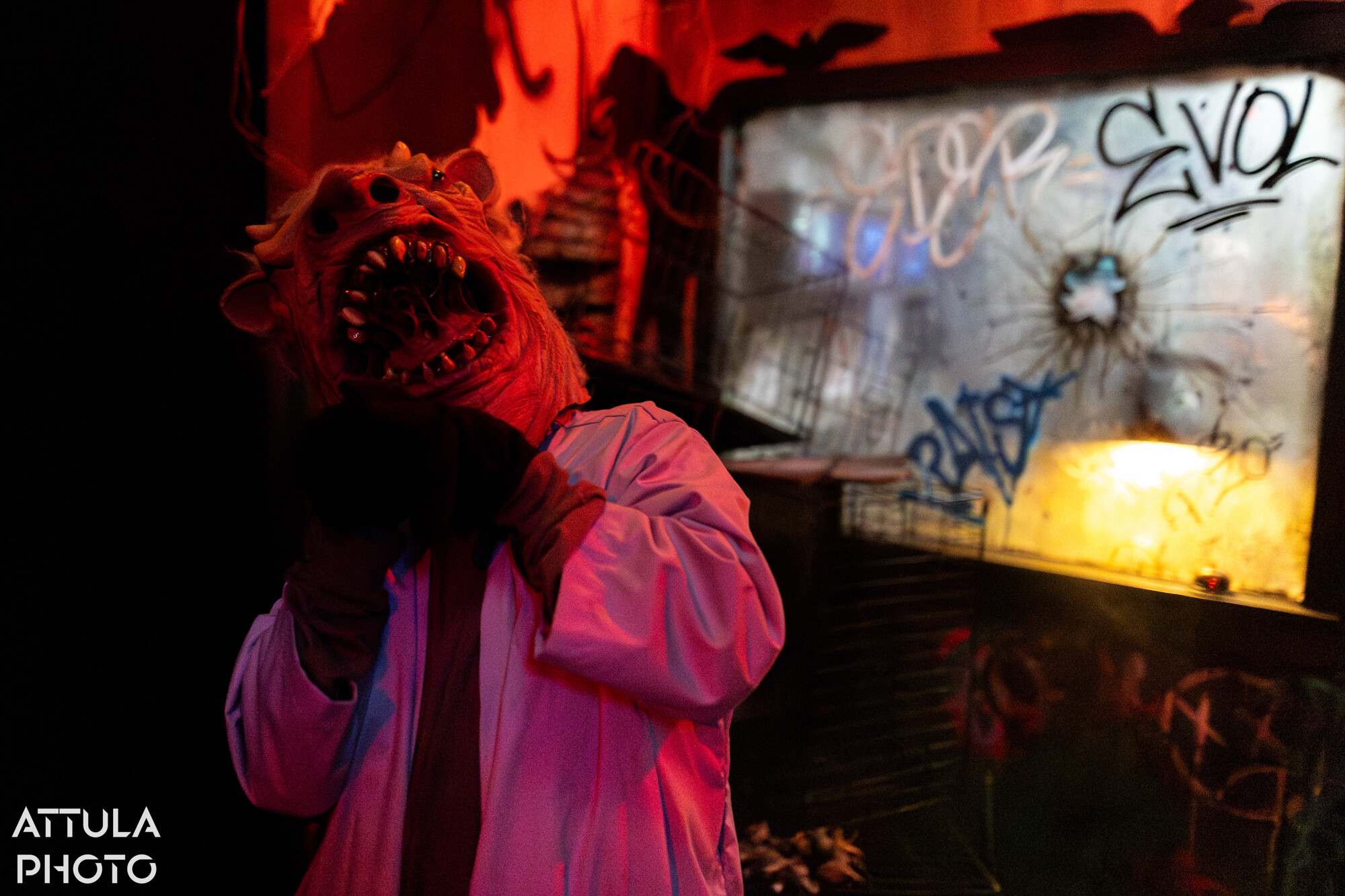 Knott's Scary Farm, 🎃 Knott’s Scary Farm 2025 Guide: New Mazes, What’s Leaving, Haunted Happenings, Foodie Frights & a Hangin’