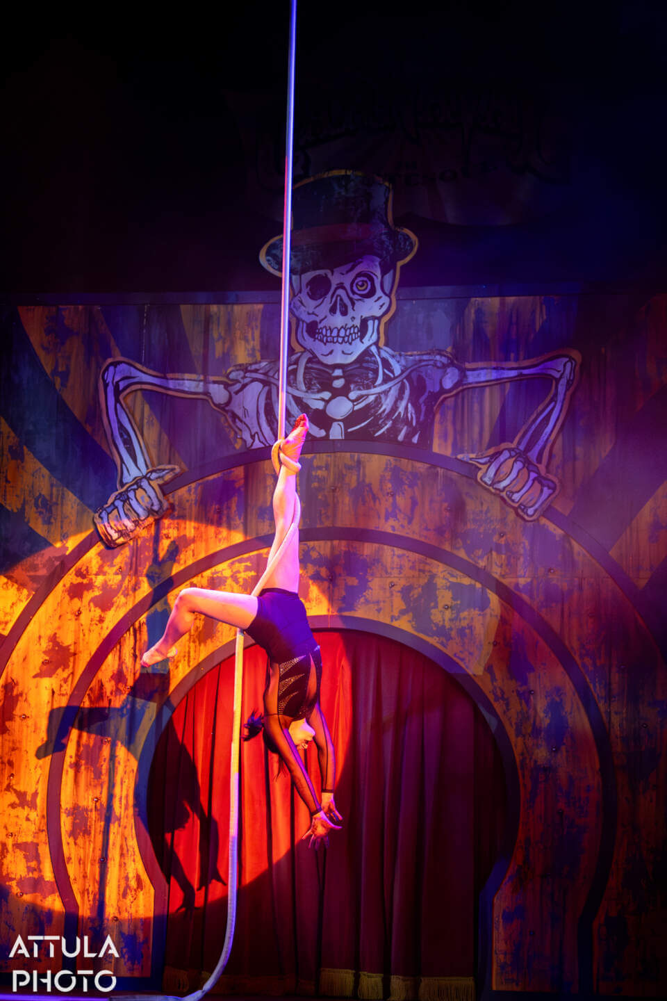 Knott's Scary Farm, 🎃 Knott’s Scary Farm 2025 Guide: New Mazes, What’s Leaving, Haunted Happenings, Foodie Frights & a Hangin’