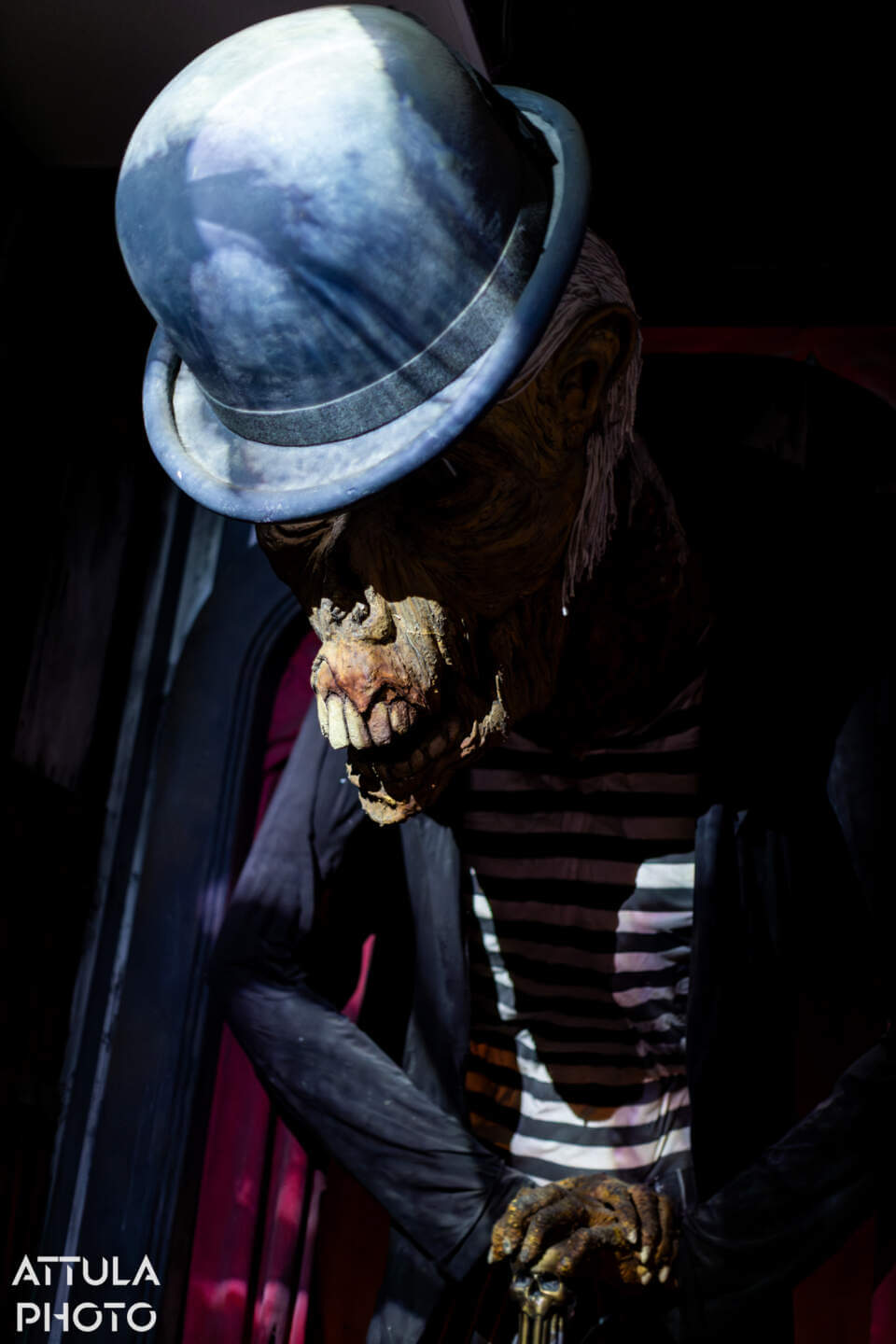 Knott's Scary Farm, 🎃 Knott’s Scary Farm 2025 Guide: New Mazes, What’s Leaving, Haunted Happenings, Foodie Frights & a Hangin’