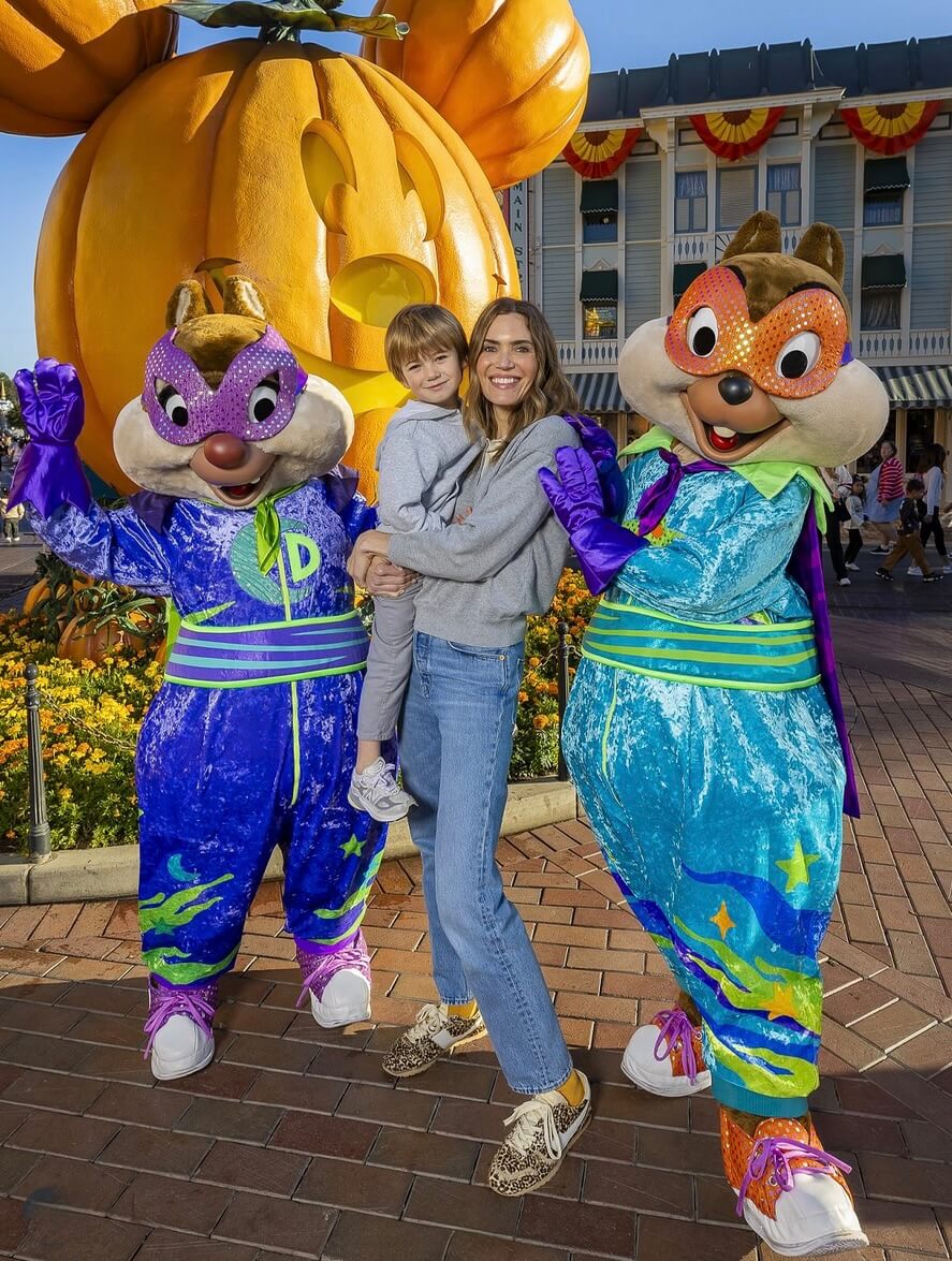, DISNEYLAND UPDATE: Halloween&rsquo;s Last Hurrah, Holiday Sneak Peek & Refurb Rush!