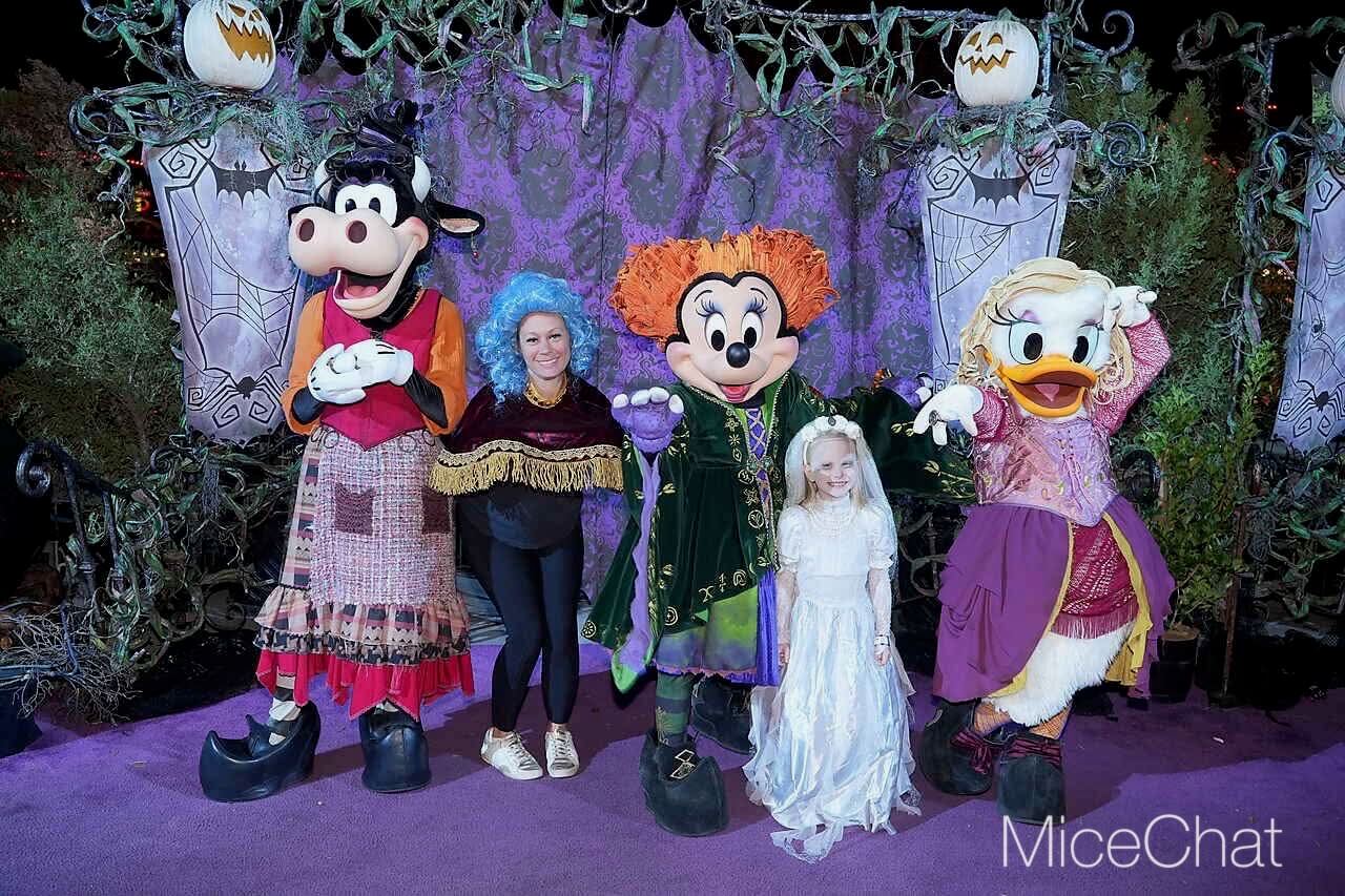 DISNEYLAND UPDATE: Halloween's Last Hurrah, Holiday Sneak Peek