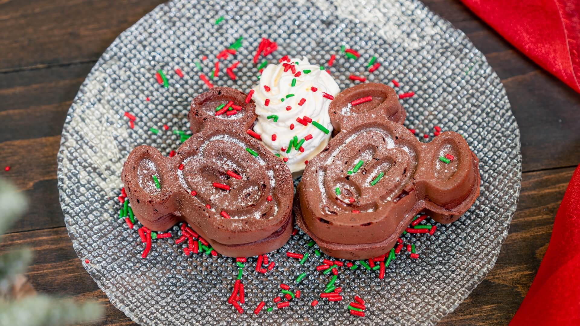 , DISNEYLAND UPDATE: Christmas Crunch, Porto&rsquo;s Push & World of Color Conundrum