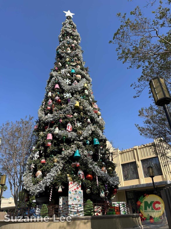 , DISNEYLAND UPDATE: Christmas Crunch, Porto&rsquo;s Push & World of Color Conundrum