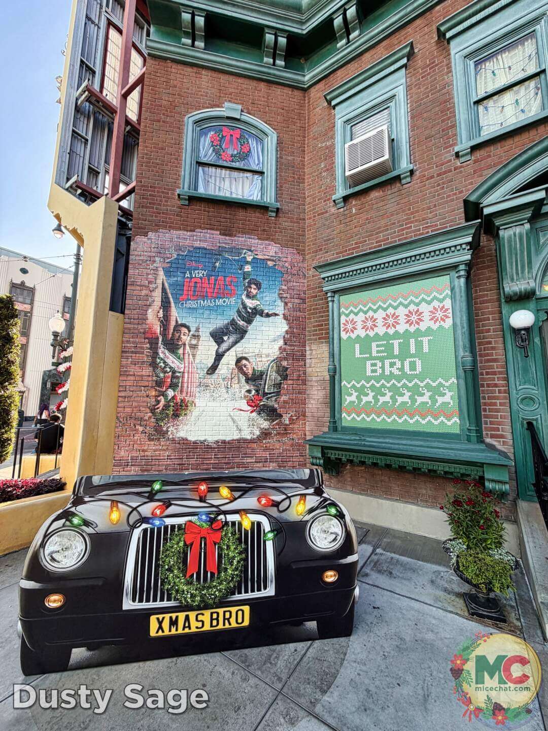 , DISNEYLAND UPDATE: Christmas Crunch, Porto&rsquo;s Push & World of Color Conundrum