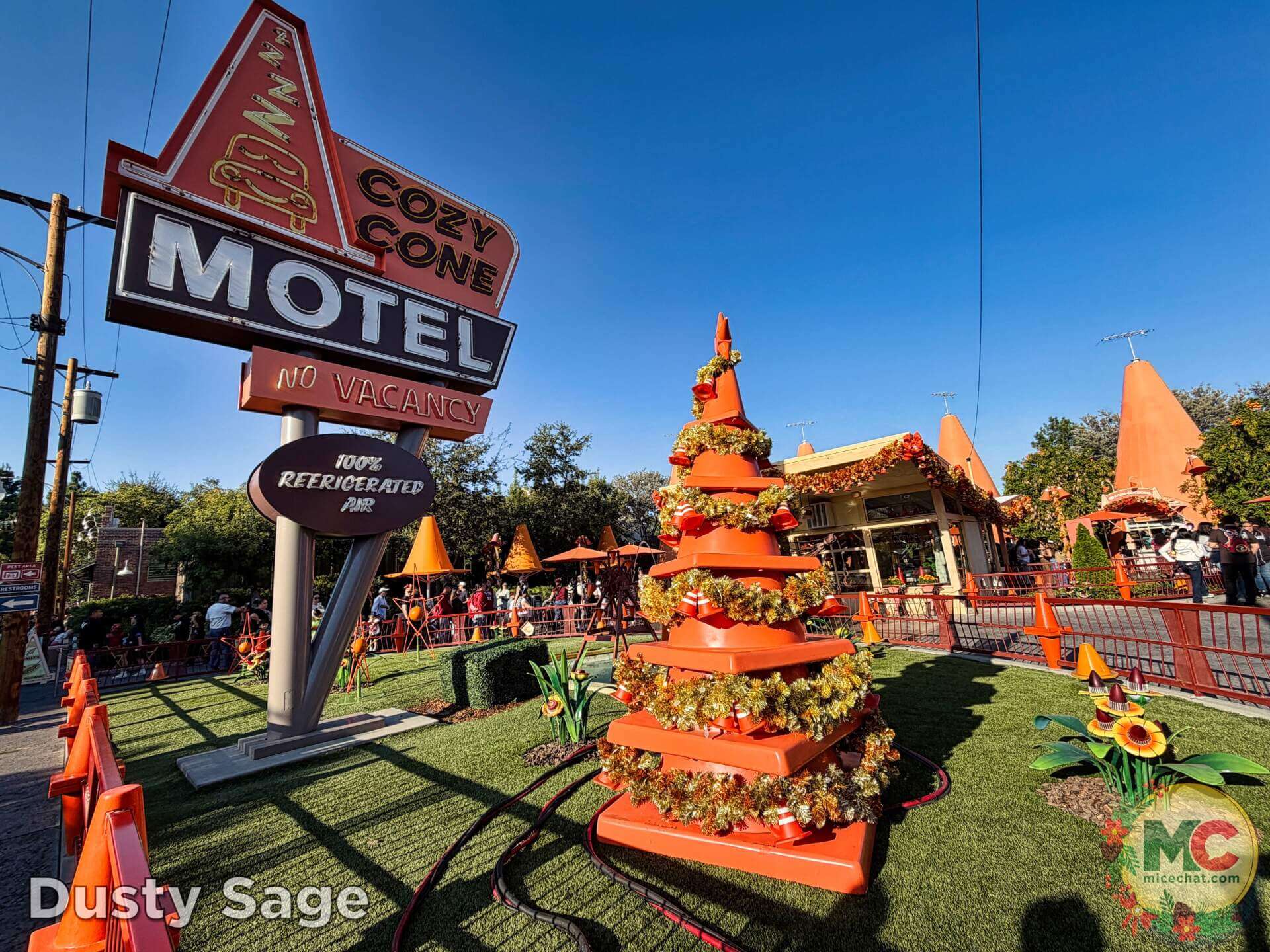 , DISNEYLAND UPDATE: Christmas Crunch, Porto&rsquo;s Push & World of Color Conundrum